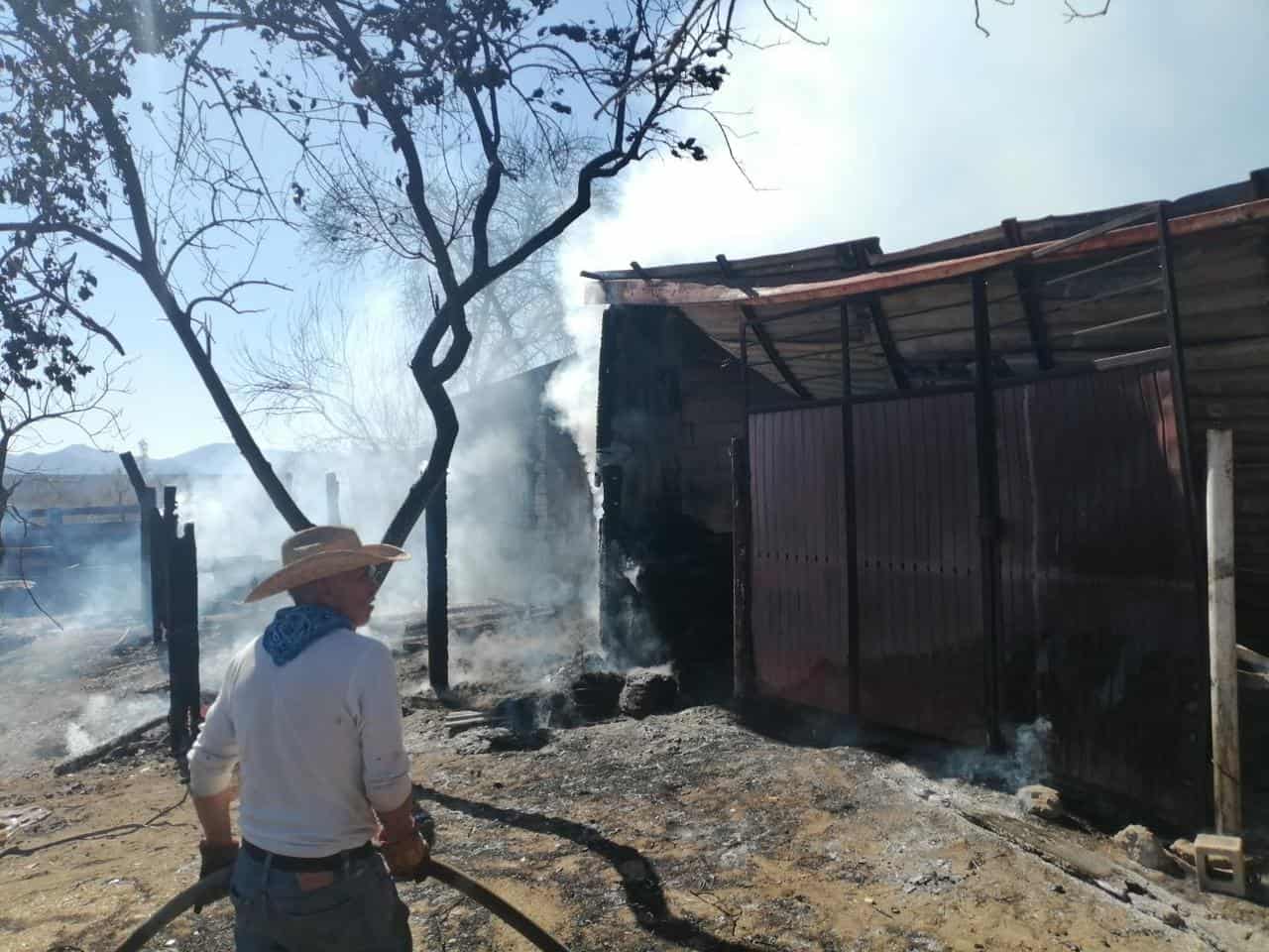 Fuego consume bodega en rancho del Ejido La Cuchilla