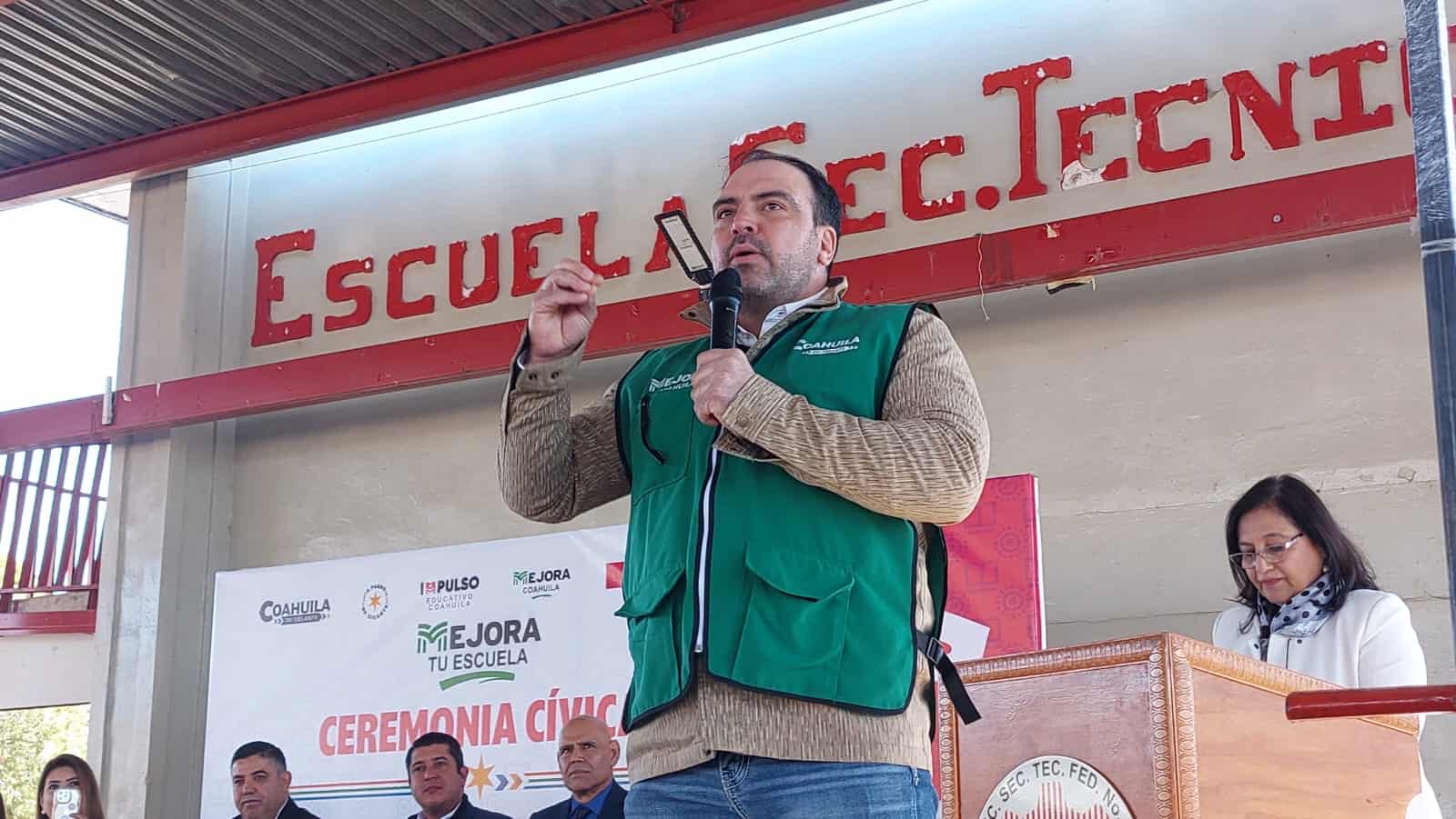 Francisco Tobías Hernández subsecretario de gobierno en la región carbonífera.