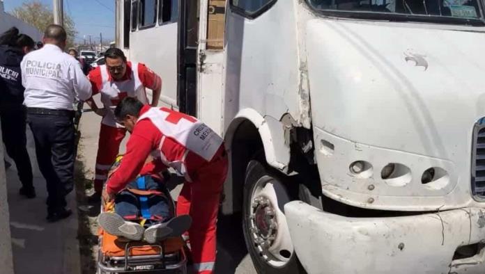 Cae operador del camión