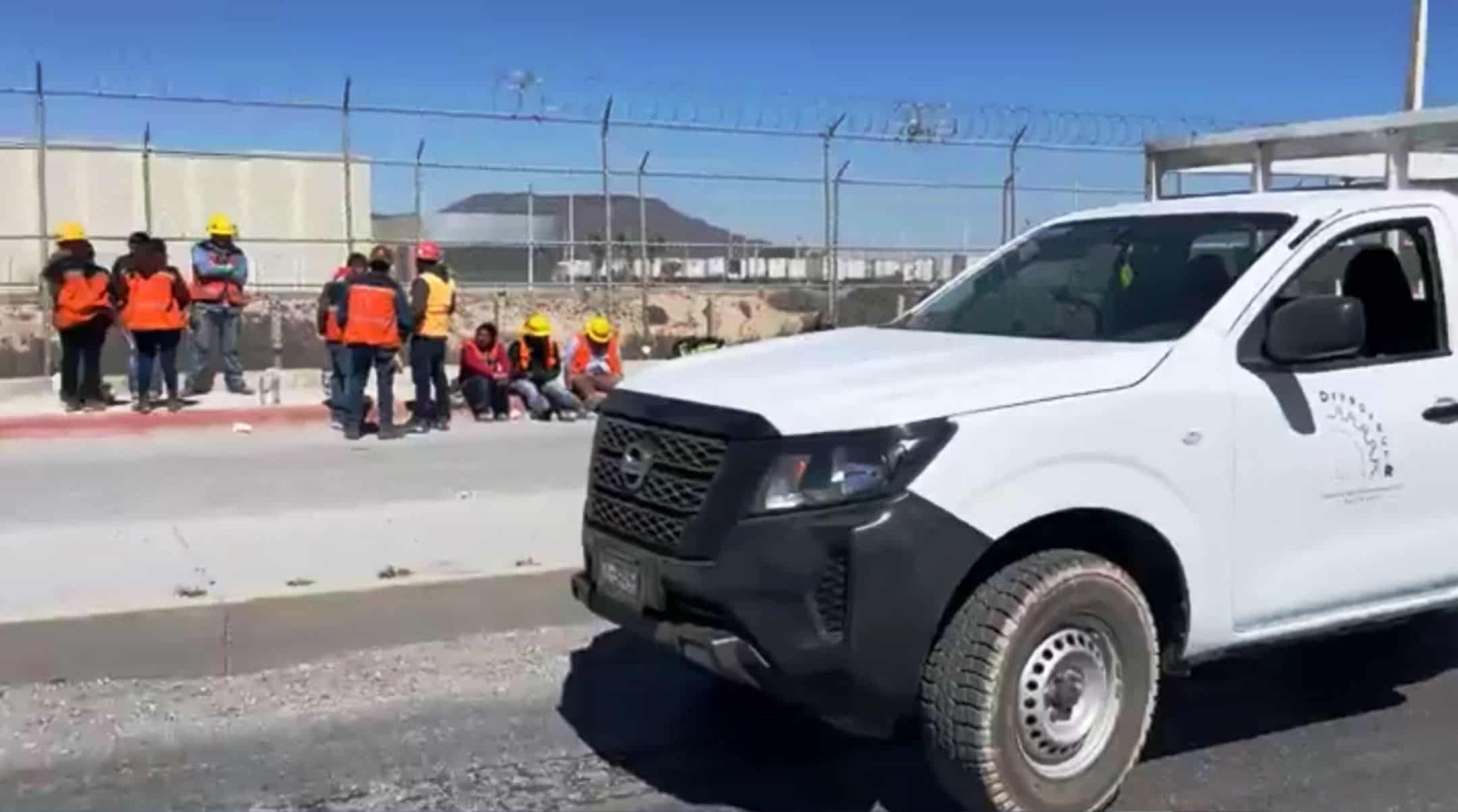 Destrozan en accidente transporte de personal