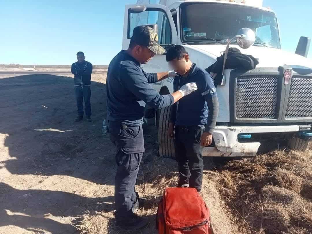 Torton de Farmacia Guadalajara se sale del camino en Allende