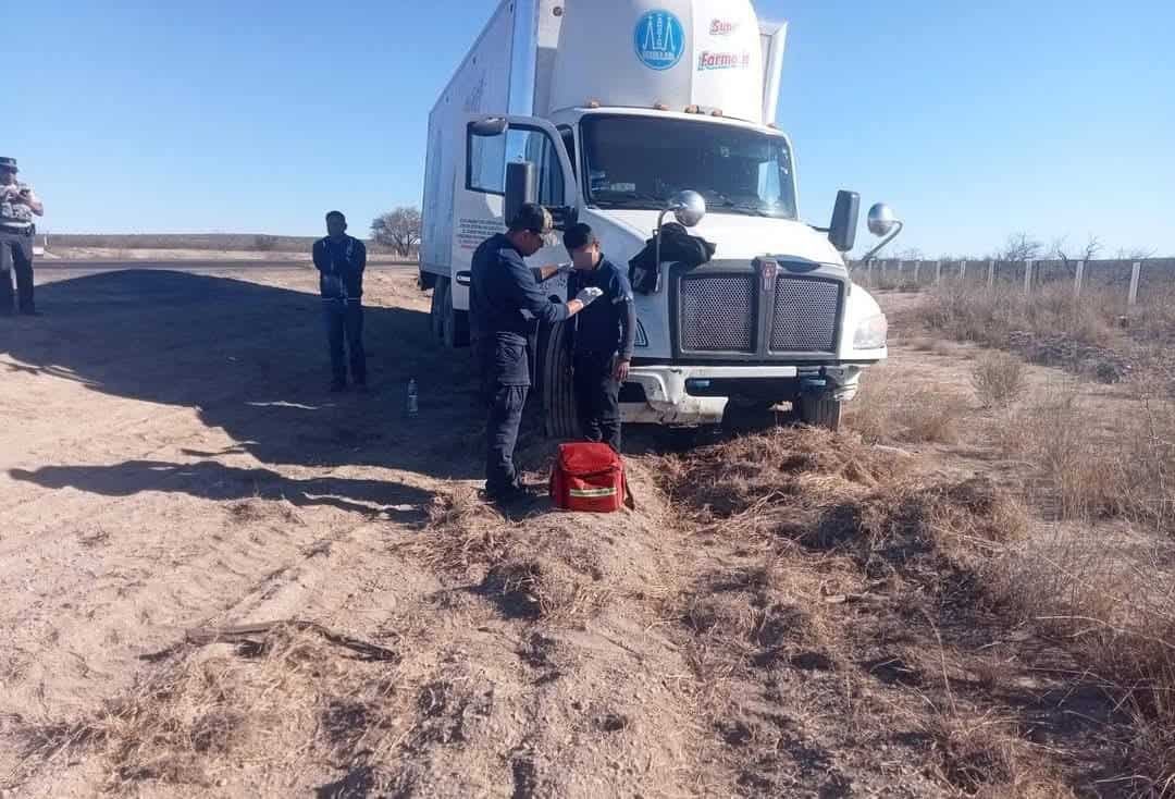 Torton de Farmacia Guadalajara se sale del camino en Allende