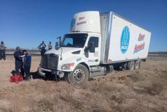 Torton de Farmacia Guadalajara se sale del camino en Allende