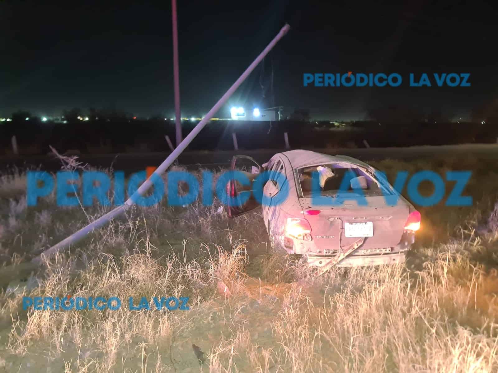 Vuelca borracho y tumba luminaria