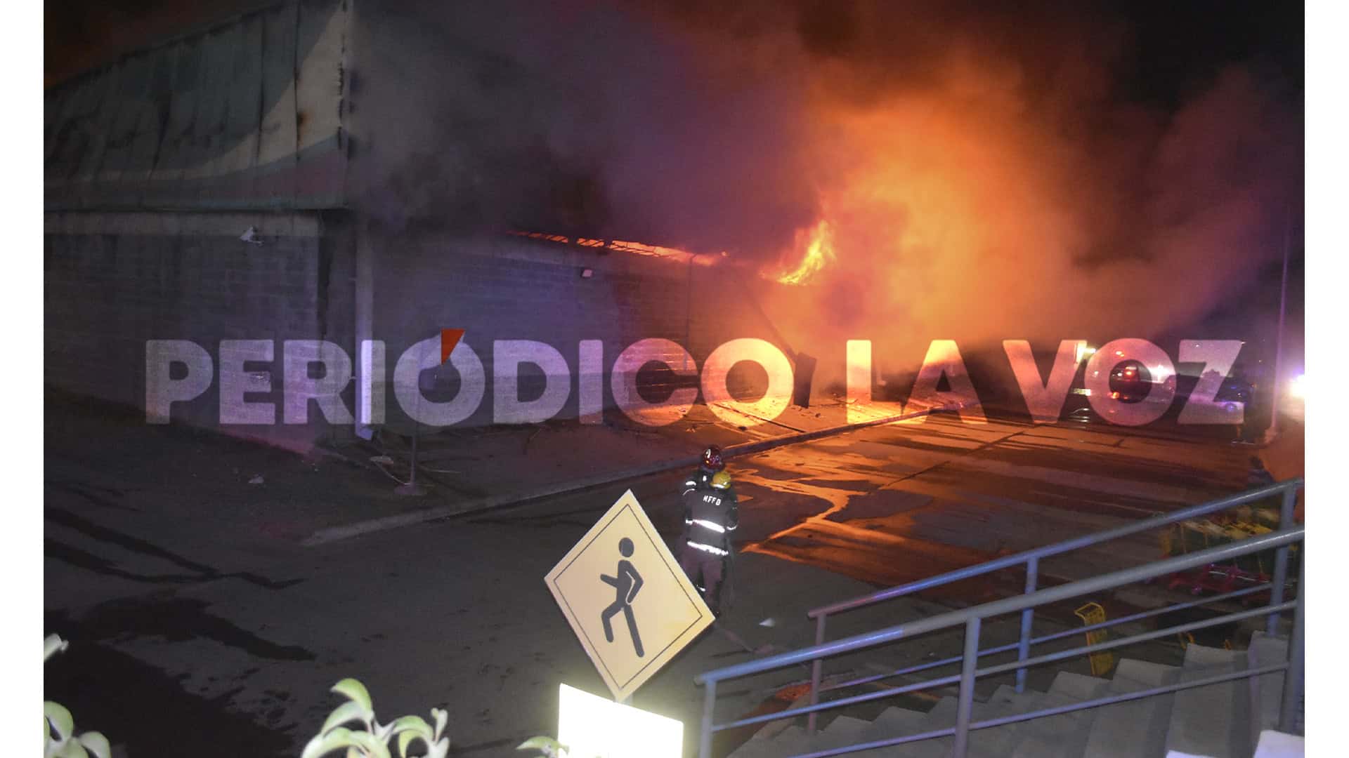 Devora incendio Bodega Aurrera