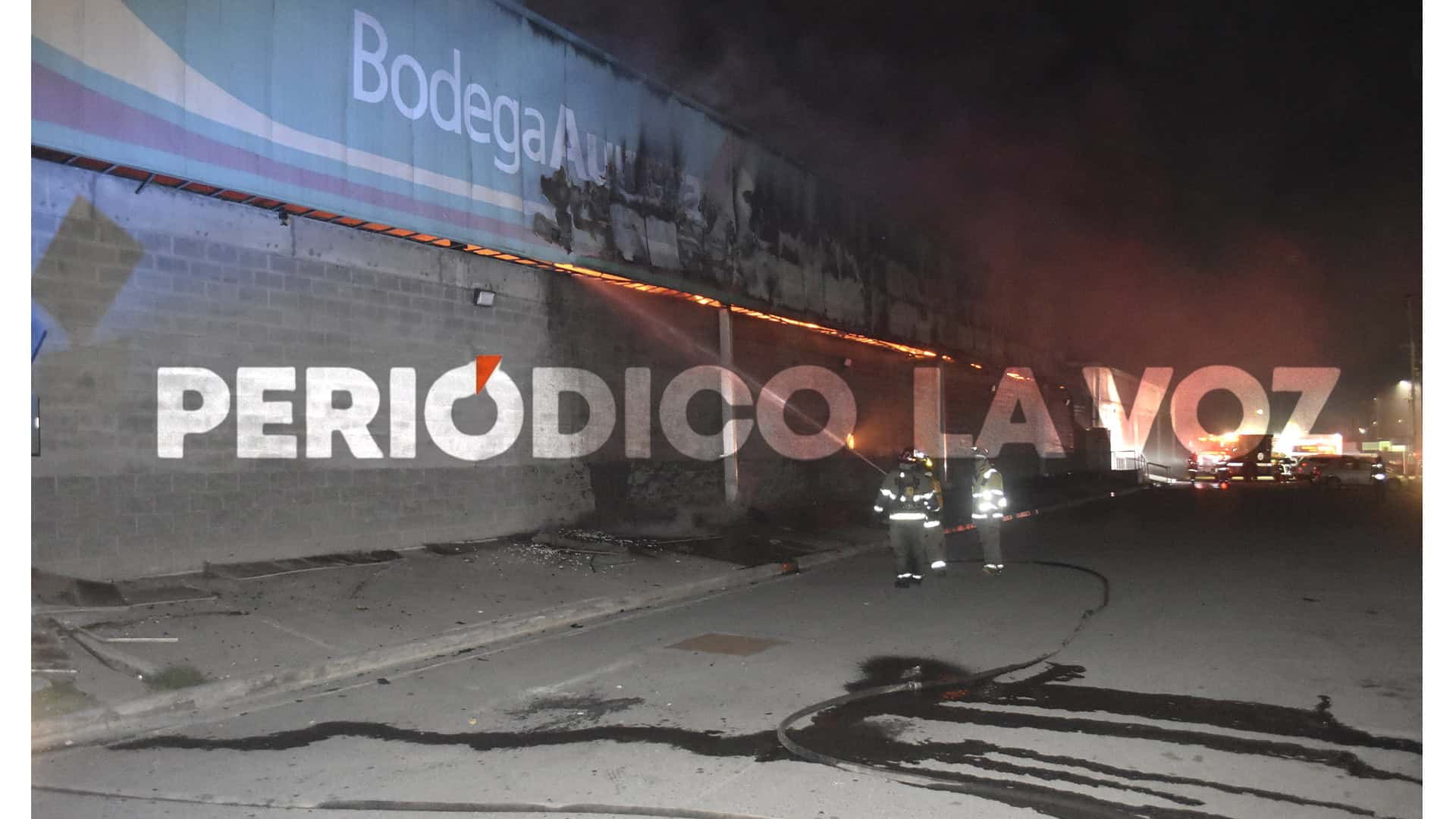 Devora incendio Bodega Aurrera