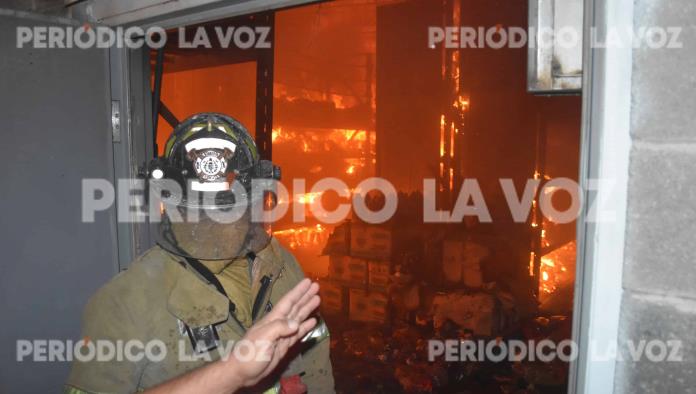 Devora incendio Bodega Aurrera