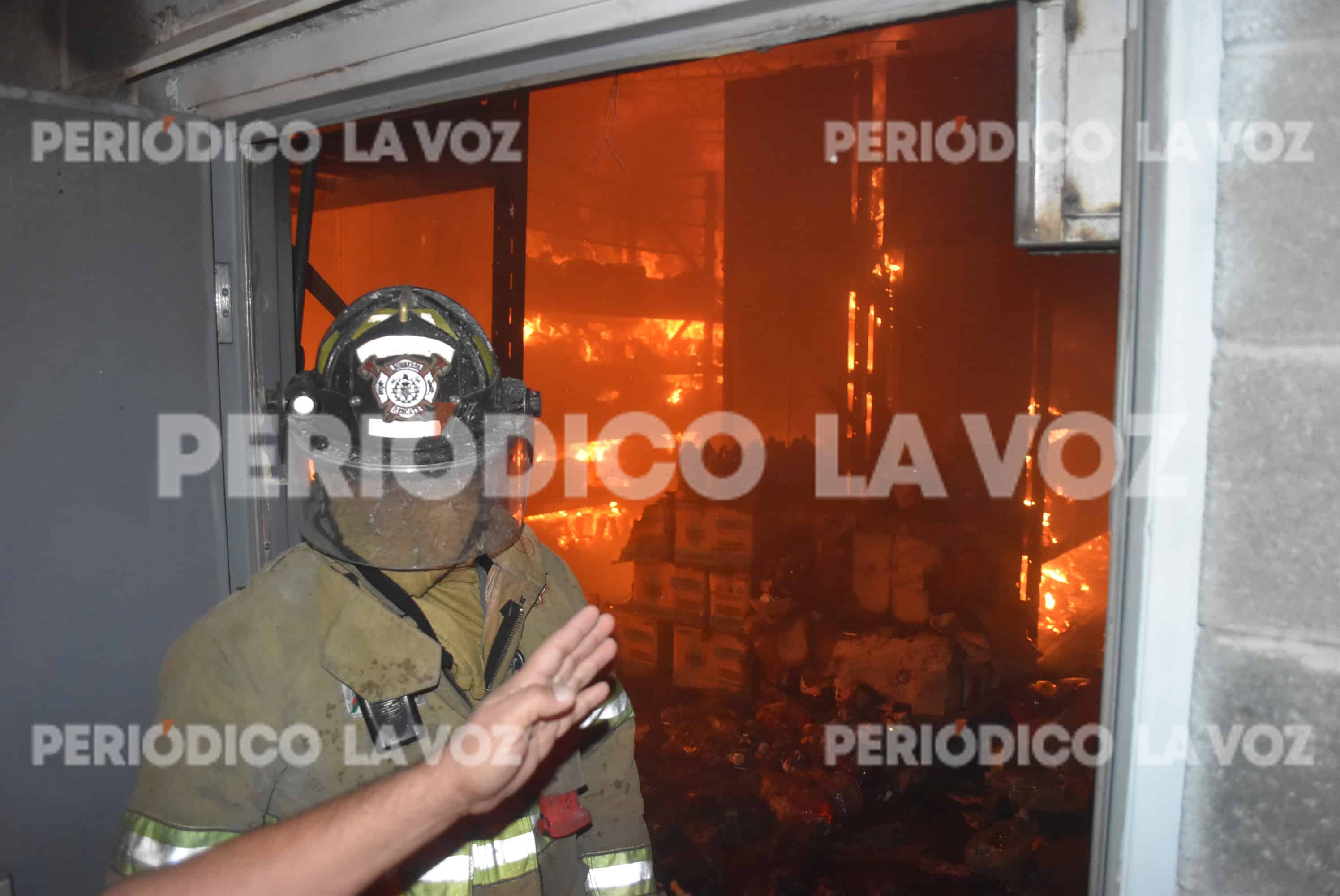 Devora incendio Bodega Aurrera