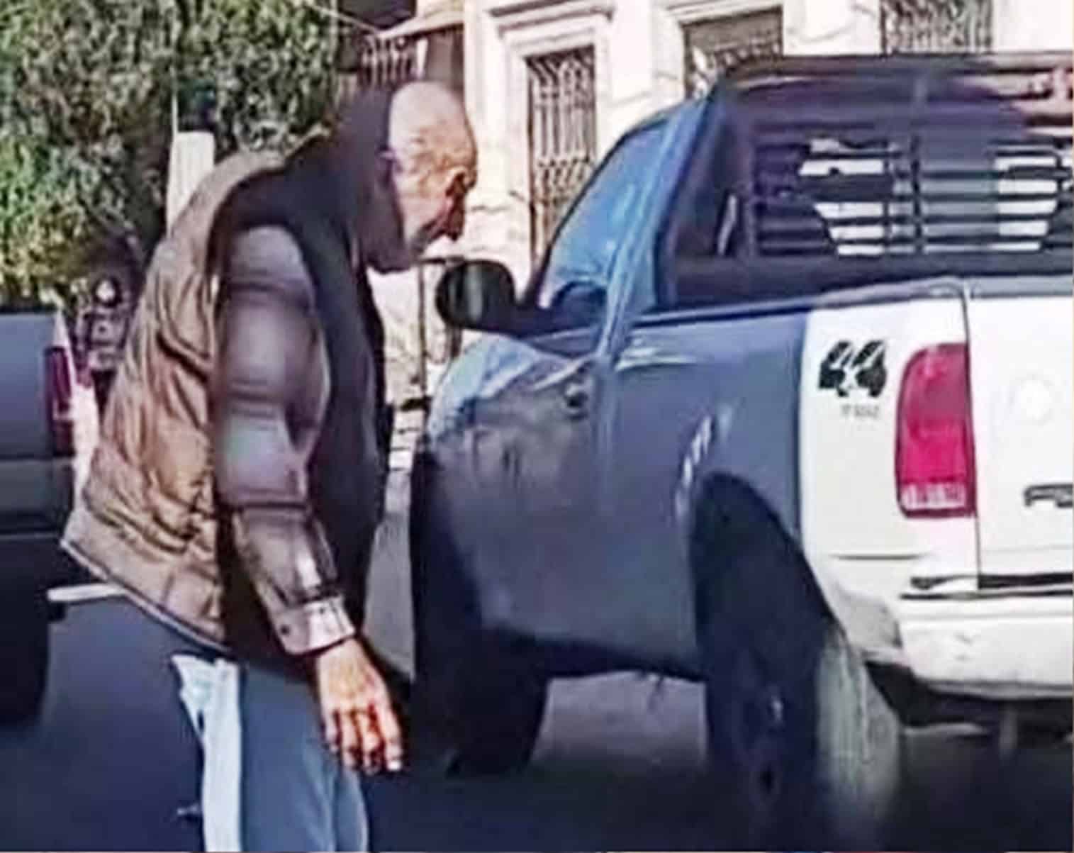 Brutal agresión en PN Golpea a abuelo por atropellar a su perro