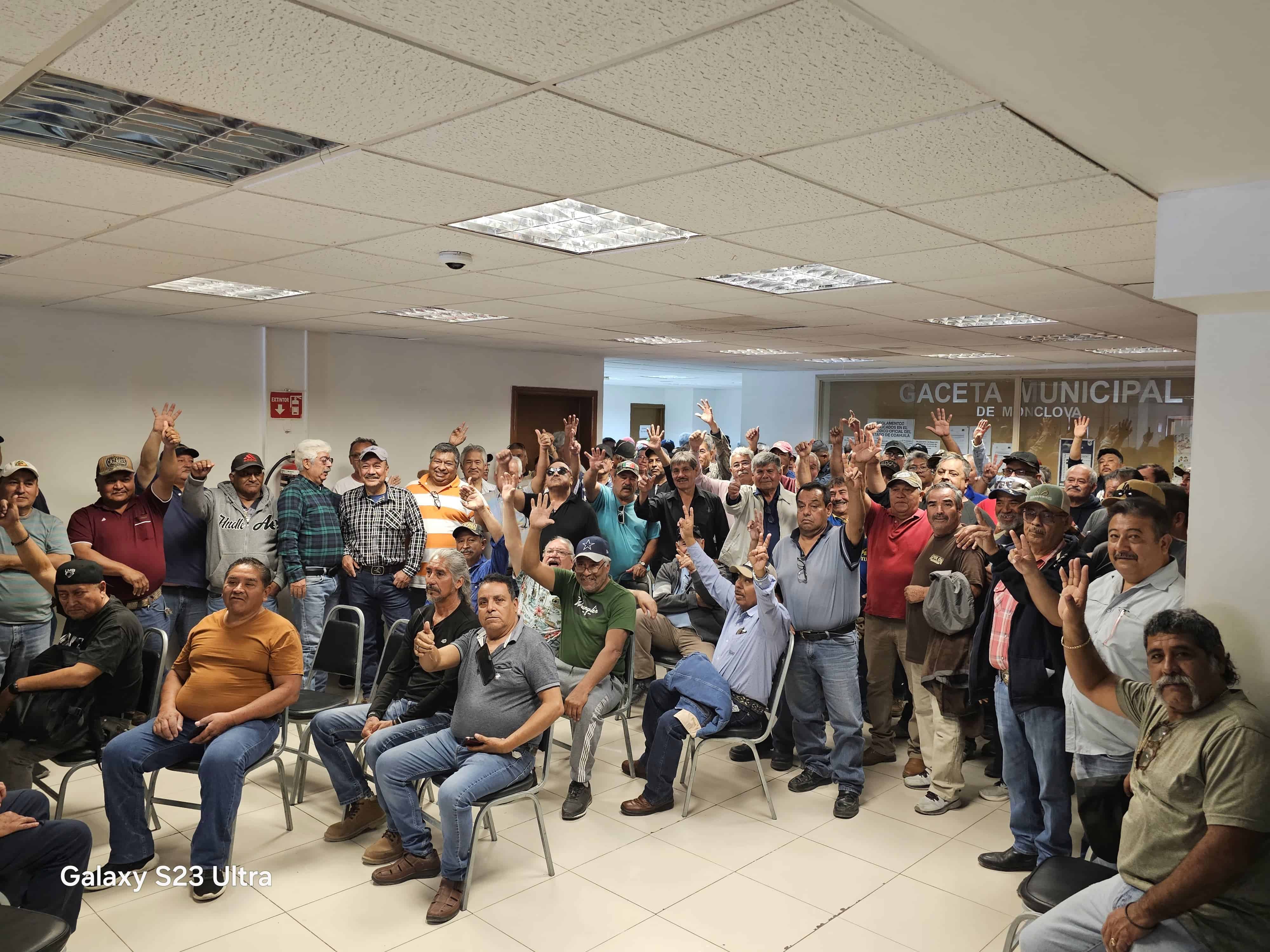 Obreros de Altos Hornos de México exigen audiencia con el alcalde Carlos Villarreal