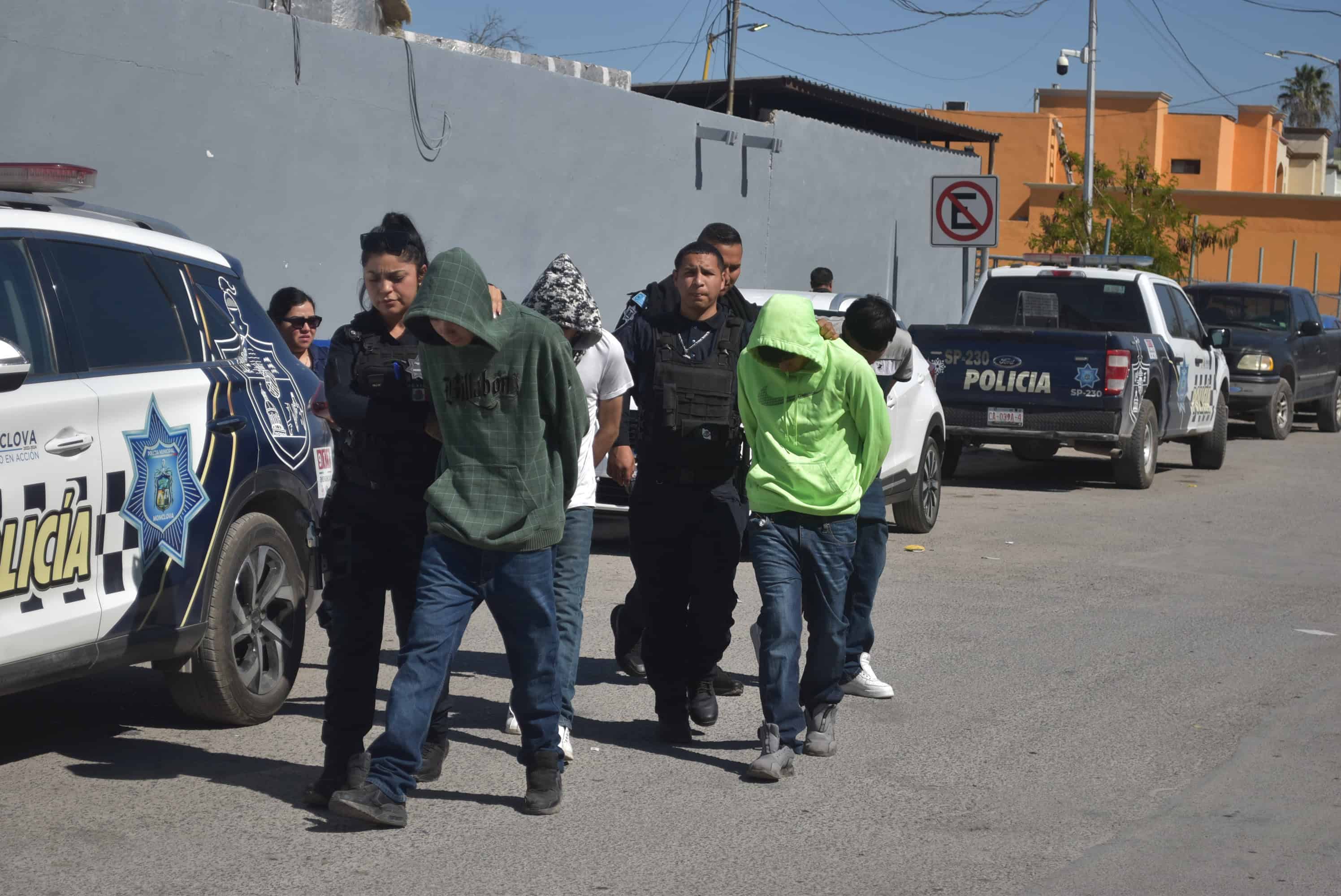 Corrompe drogadicto a seis adolescentes