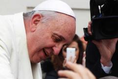 Sigue mejorando la salud del Papa Francisco