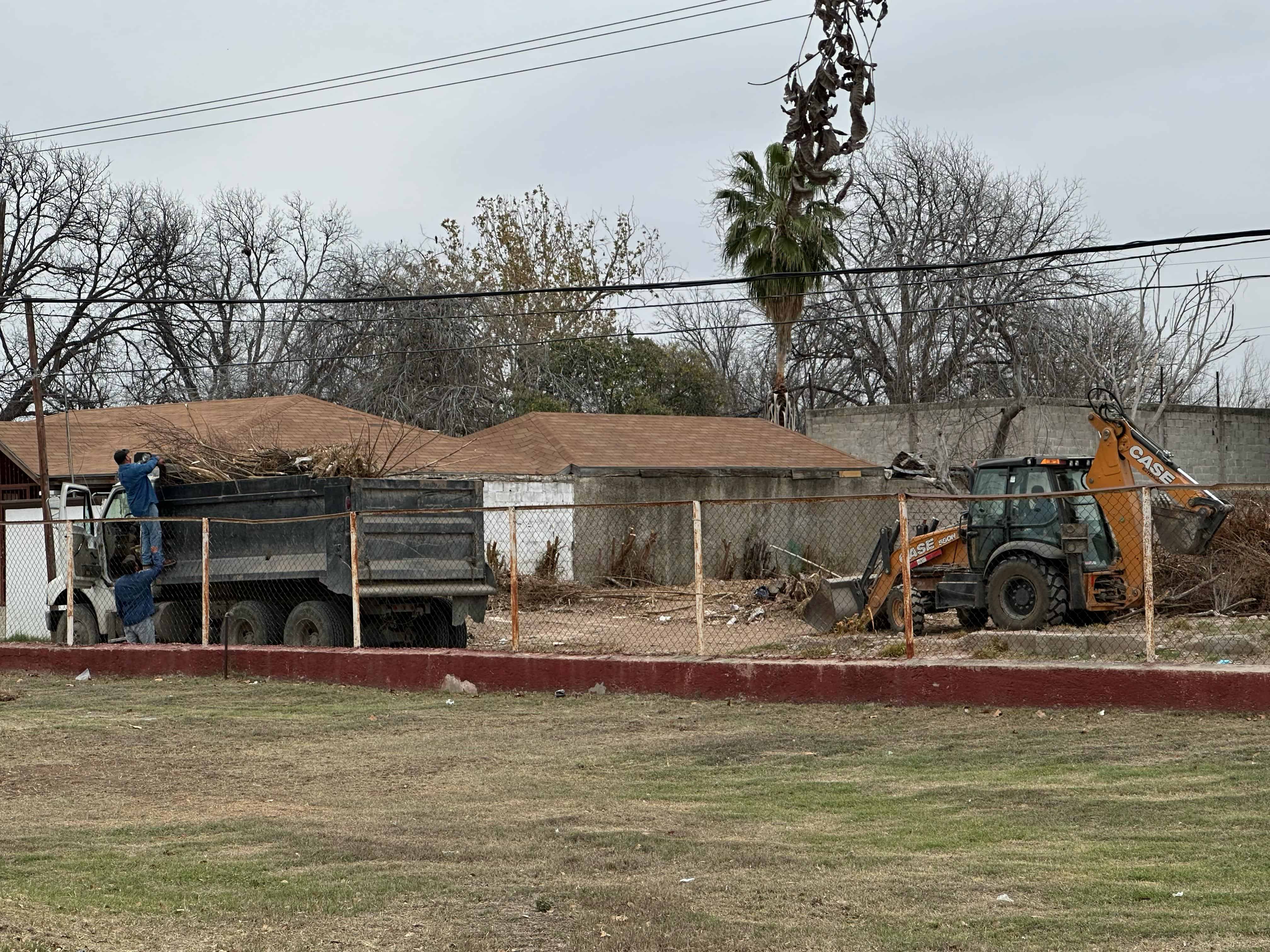 Evacuan a alumnos de dos instituciones educativas por fuga de gas en Piedras Negras