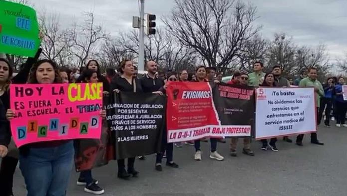 Docentes en Ciudad Acuña protestan por incumplimiento del gobierno