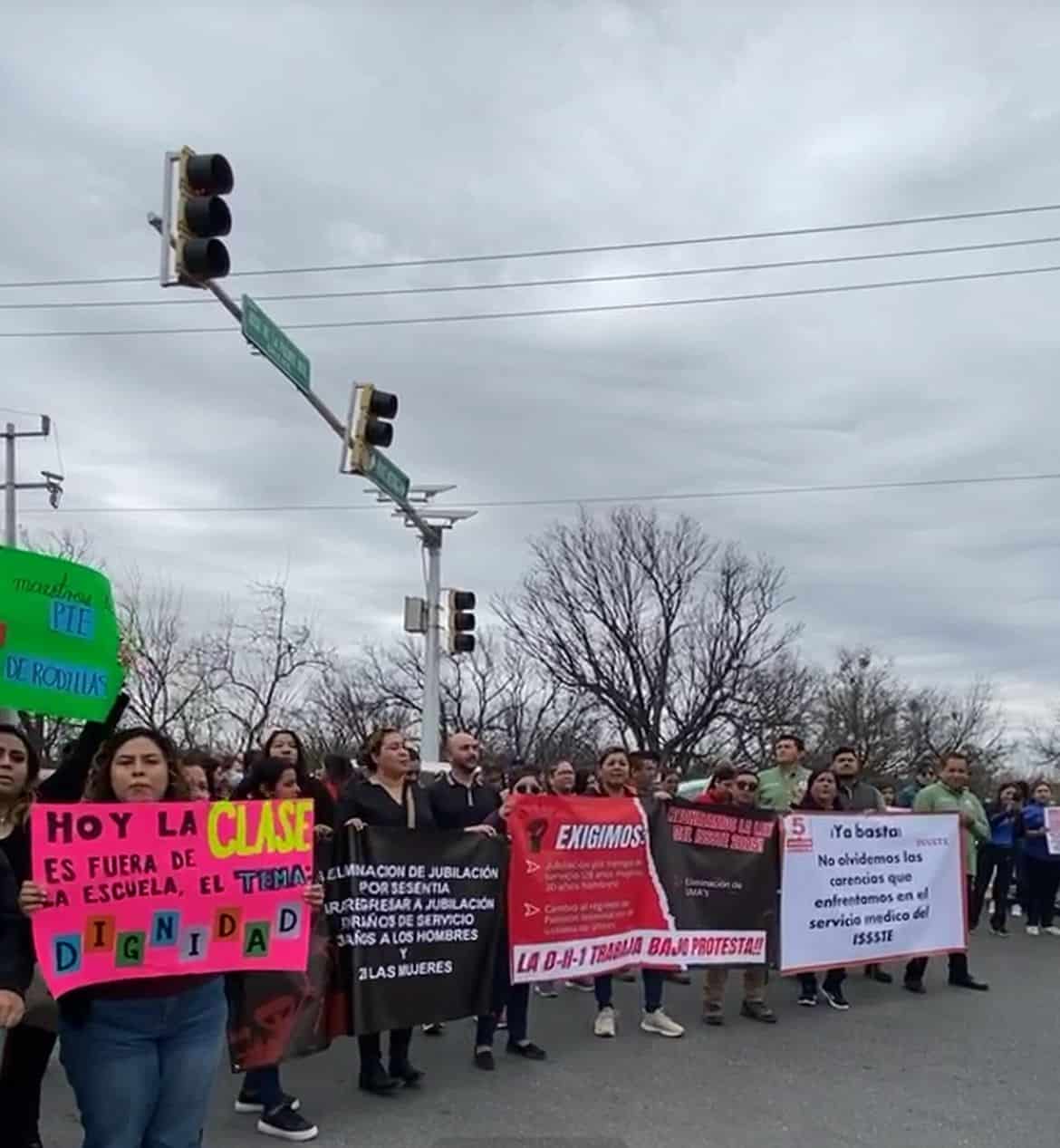 Docentes en Ciudad Acuña protestan por incumplimiento del gobierno