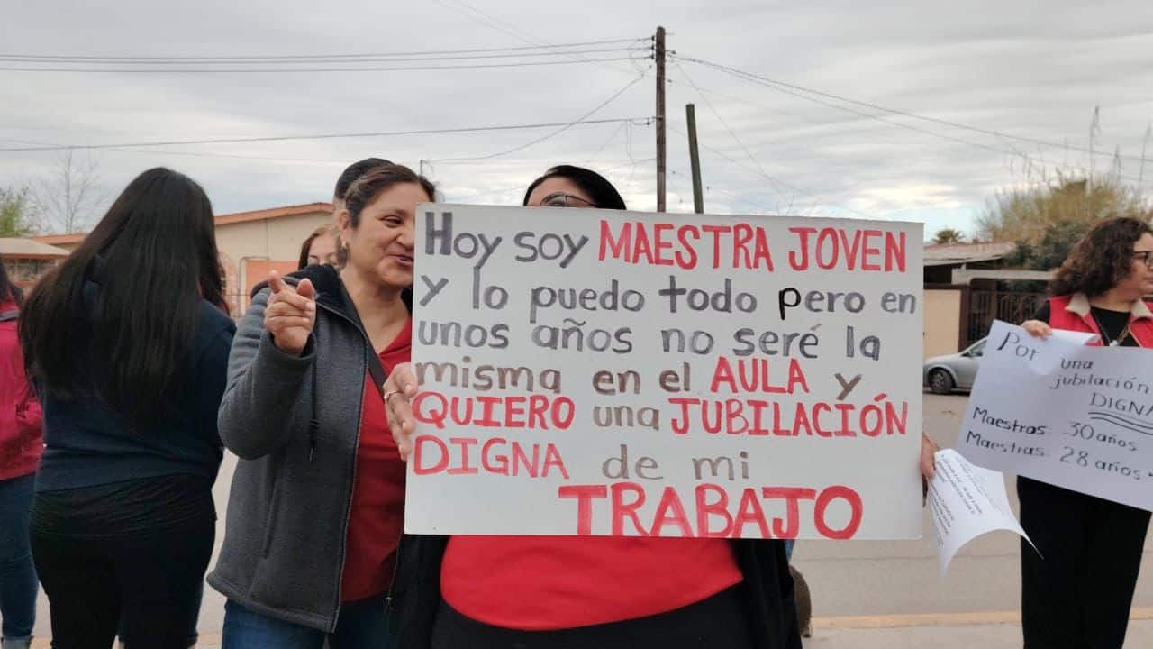 Docentes se manifestan contra Iniciativas de Reforma a la Ley del ISSSTE 2025