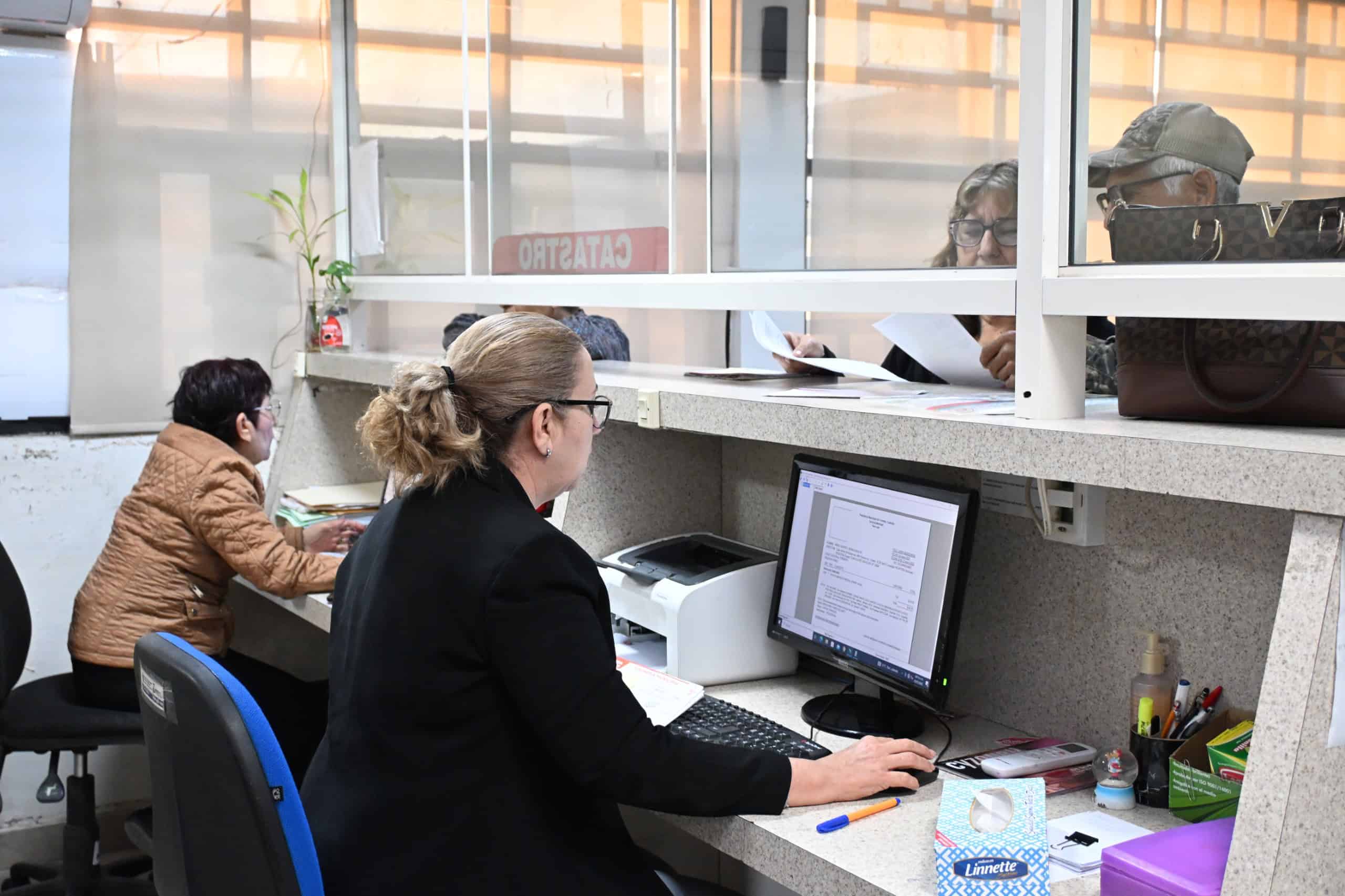 Gran afluencia de contribuyentes tiene el departamento de catastro en Frontera.