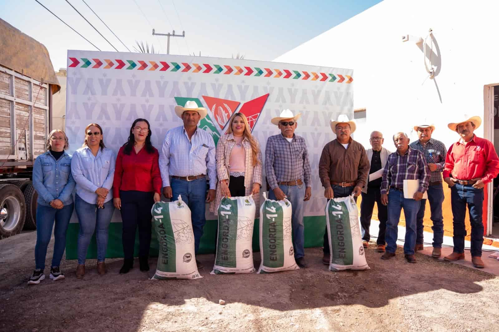 Fortalece Yesica al sector rural de Castaños.