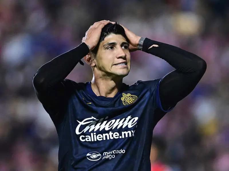 Chivas sin técnico contra Pumas; Óscar García se recupera