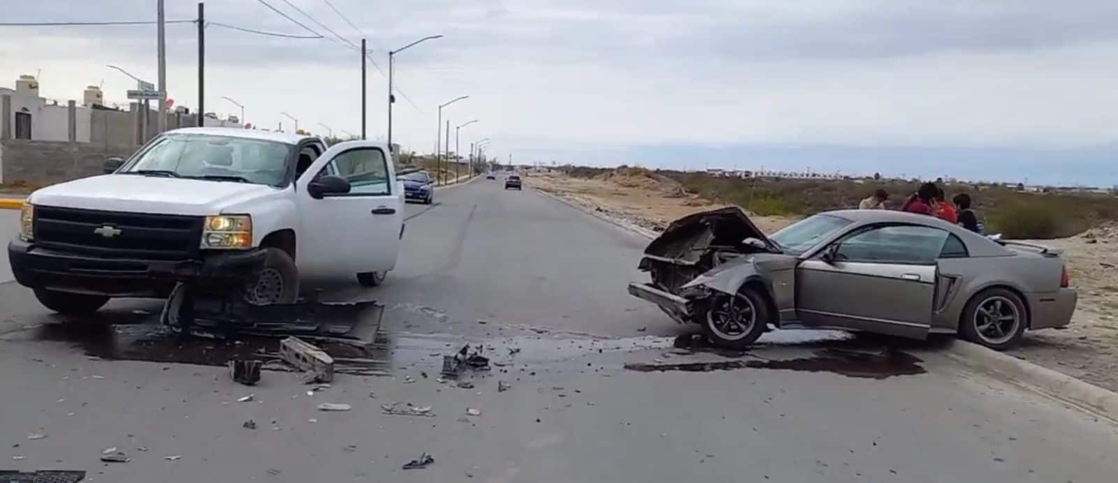 Se registra aparatoso choque sin lesionados en bulevar Los Olivos