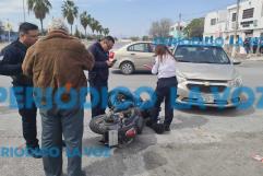 Abuelito manda a volar a motociclista