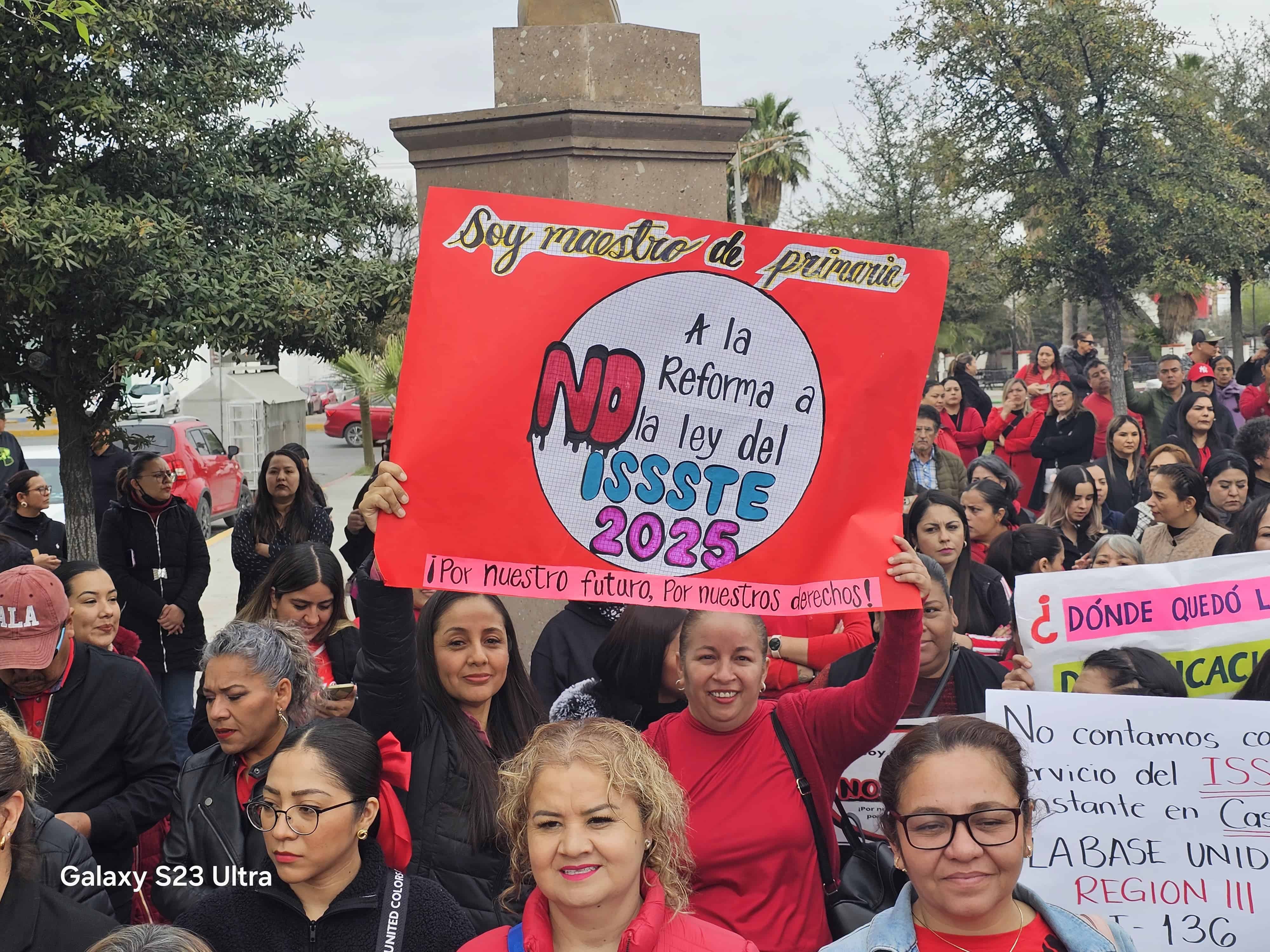 Docentes de Monclova y la Región Centro protestan contra la Ley del ISSSTE 2025