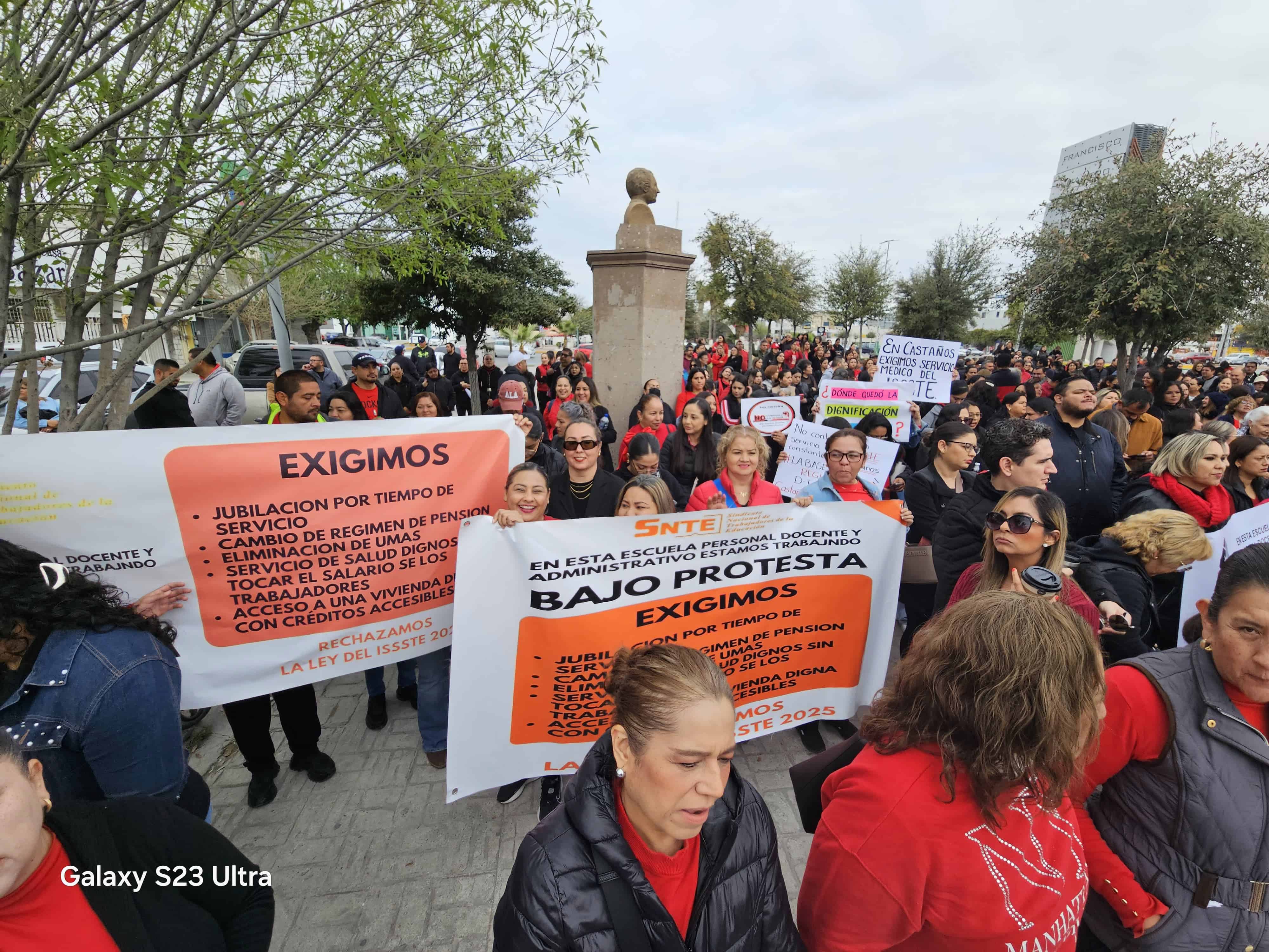 Docentes de Monclova y la Región Centro protestan contra la Ley del ISSSTE 2025