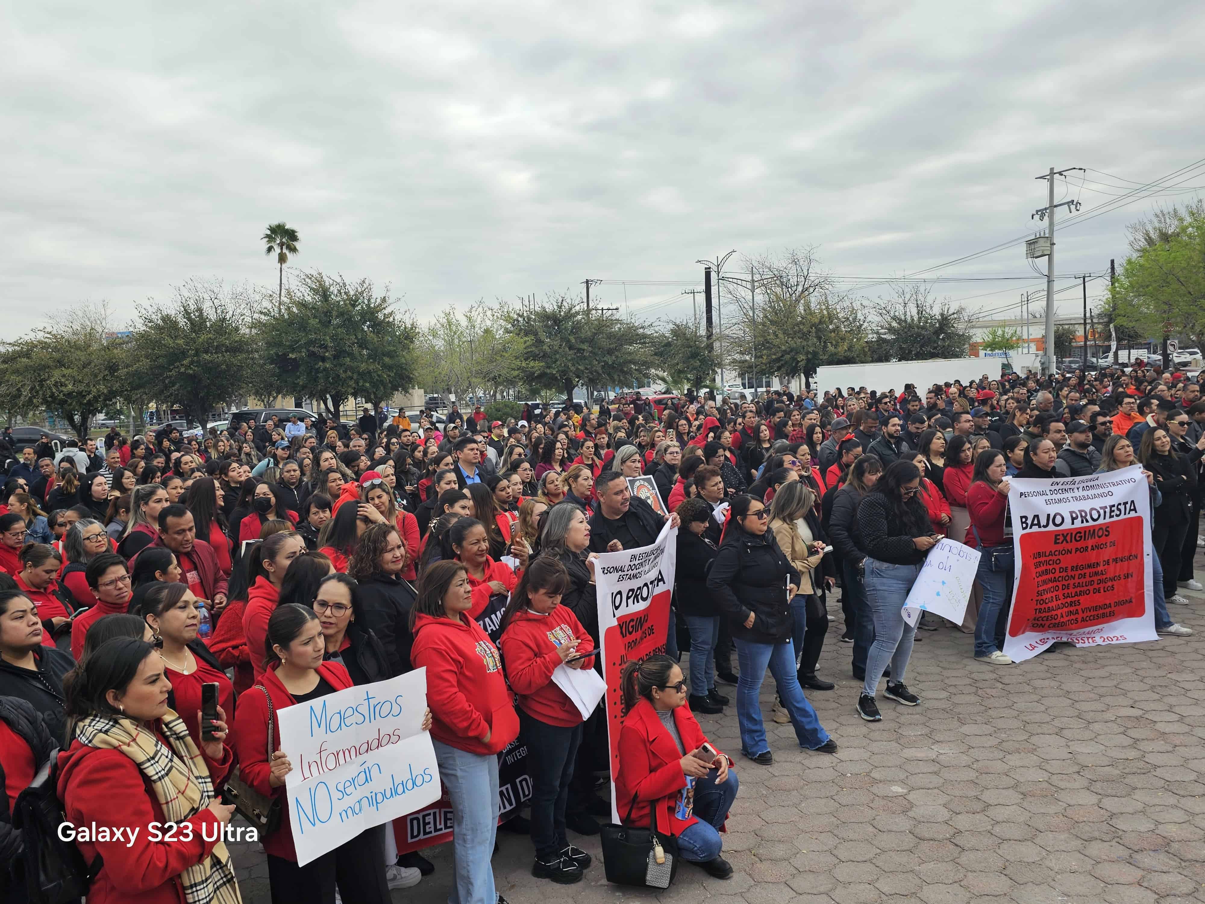 Docentes de Monclova y la Región Centro protestan contra la Ley del ISSSTE 2025