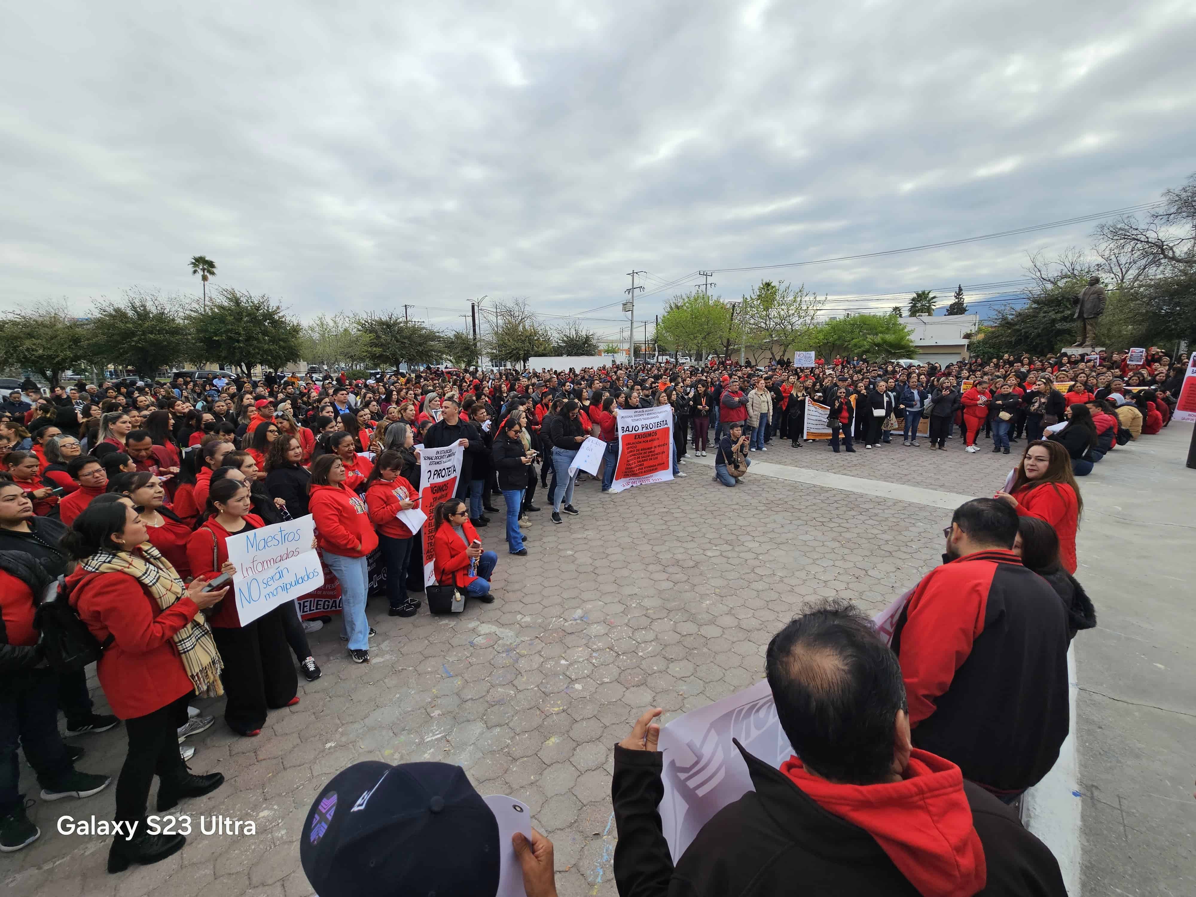 Docentes de Monclova y la Región Centro protestan contra la Ley del ISSSTE 2025