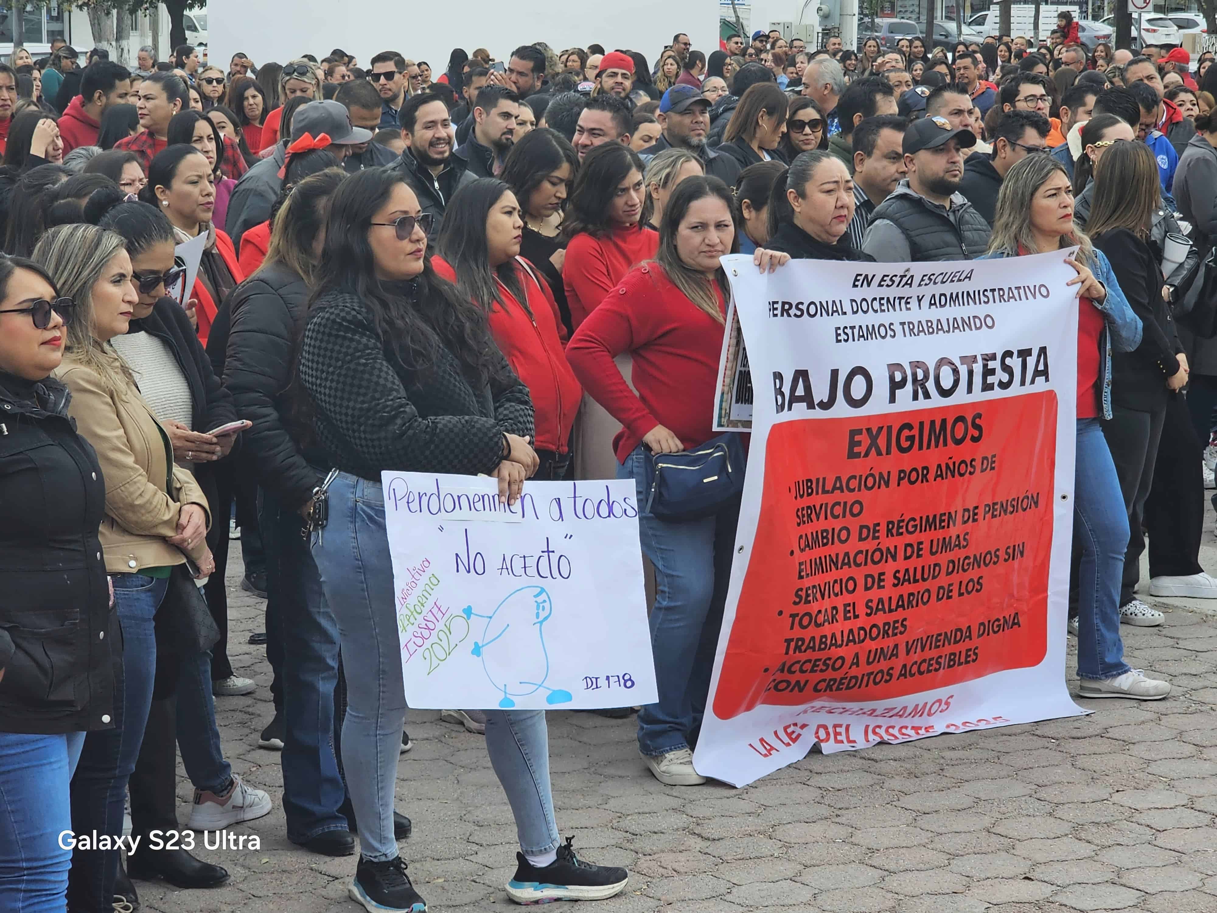 Docentes de Monclova y la Región Centro protestan contra la Ley del ISSSTE 2025