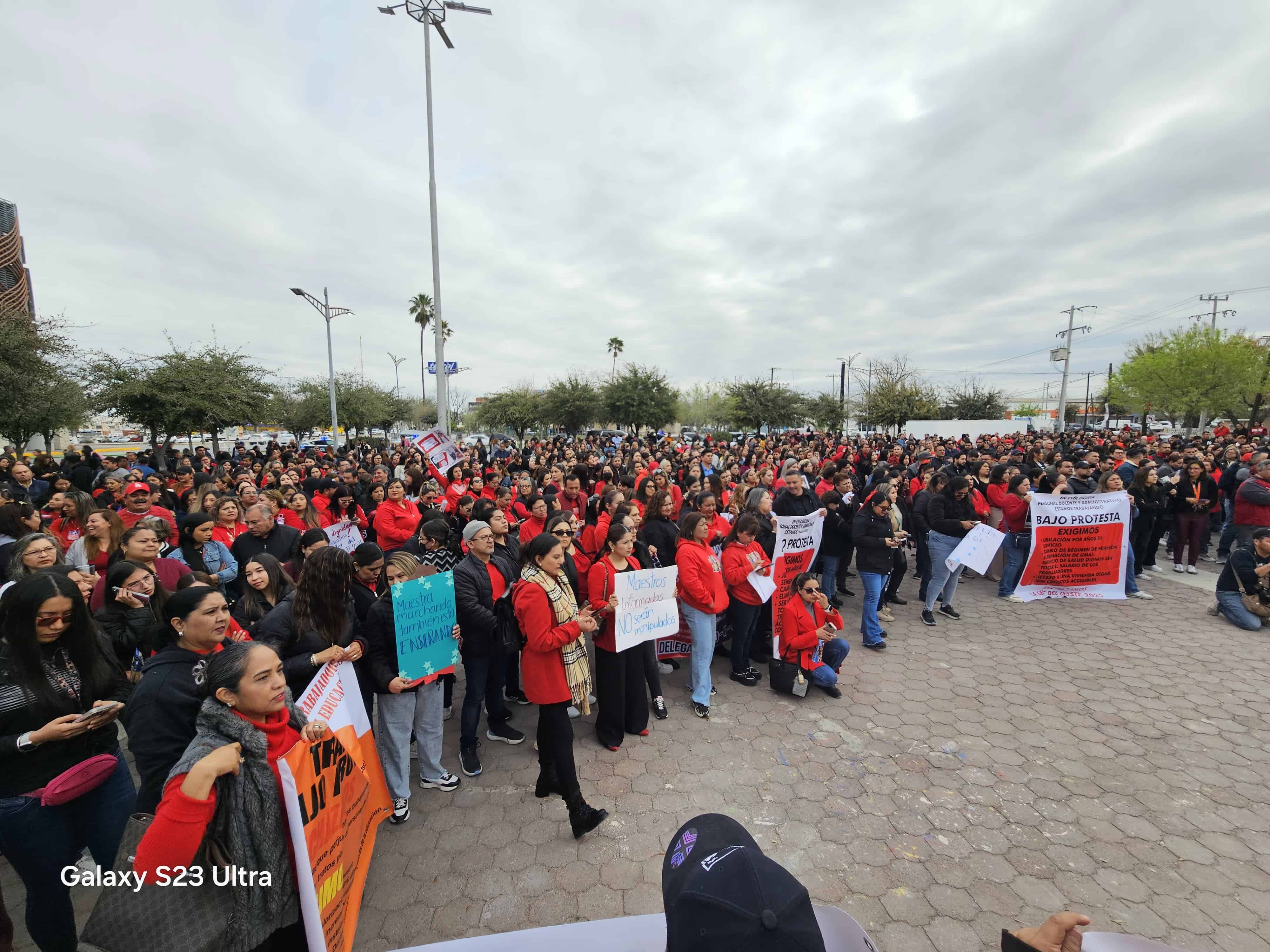 Docentes de Monclova y la Región Centro protestan contra la Ley del ISSSTE 2025