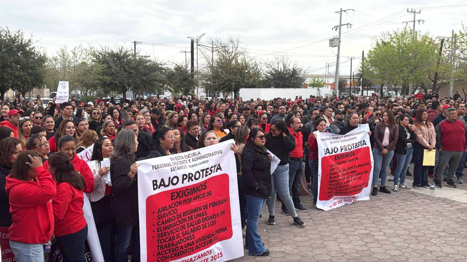 Docentes de Monclova y la Región Centro protestan contra la Ley del ISSSTE 2025