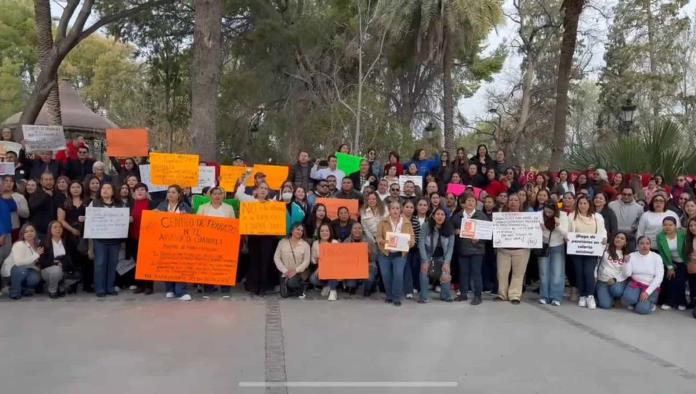 Exigen maestros una pensión digna