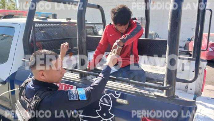 Arrestan a encajaso en pulga de la Hipódromo