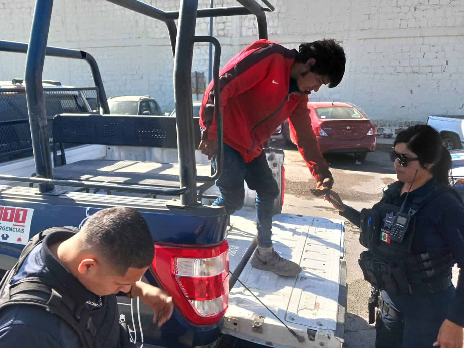 Arrestan a encajaso en pulga de la Hipódromo