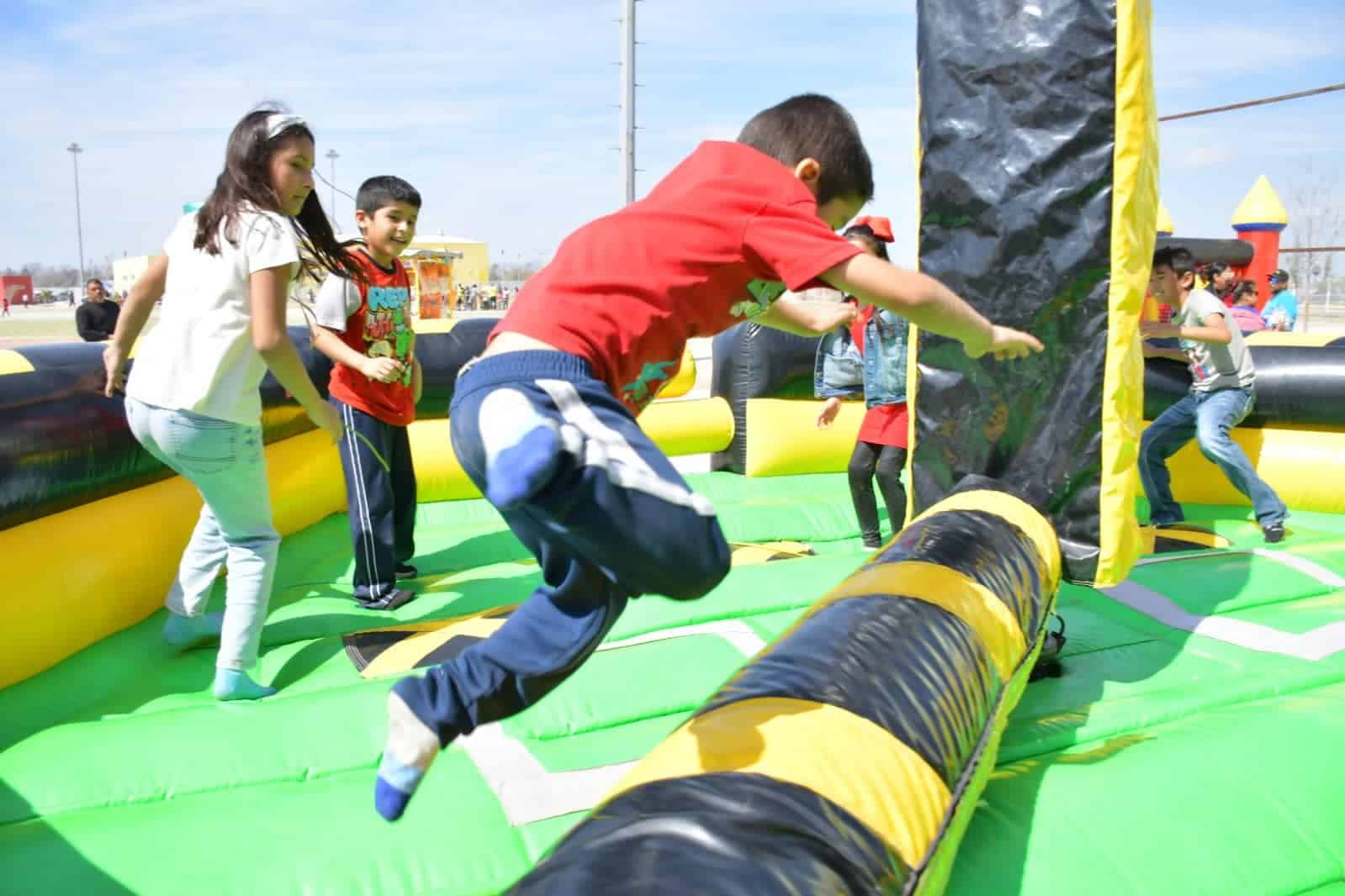 Promueven la convivencia en evento del DIF Nava