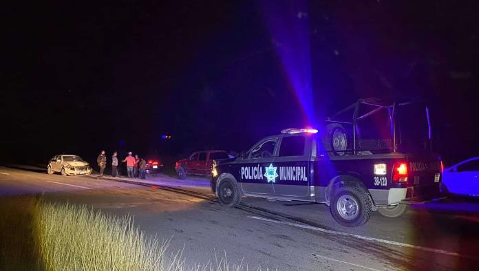Pierden el control y chocan contra palmera en la carretera Zaragoza-Morelos