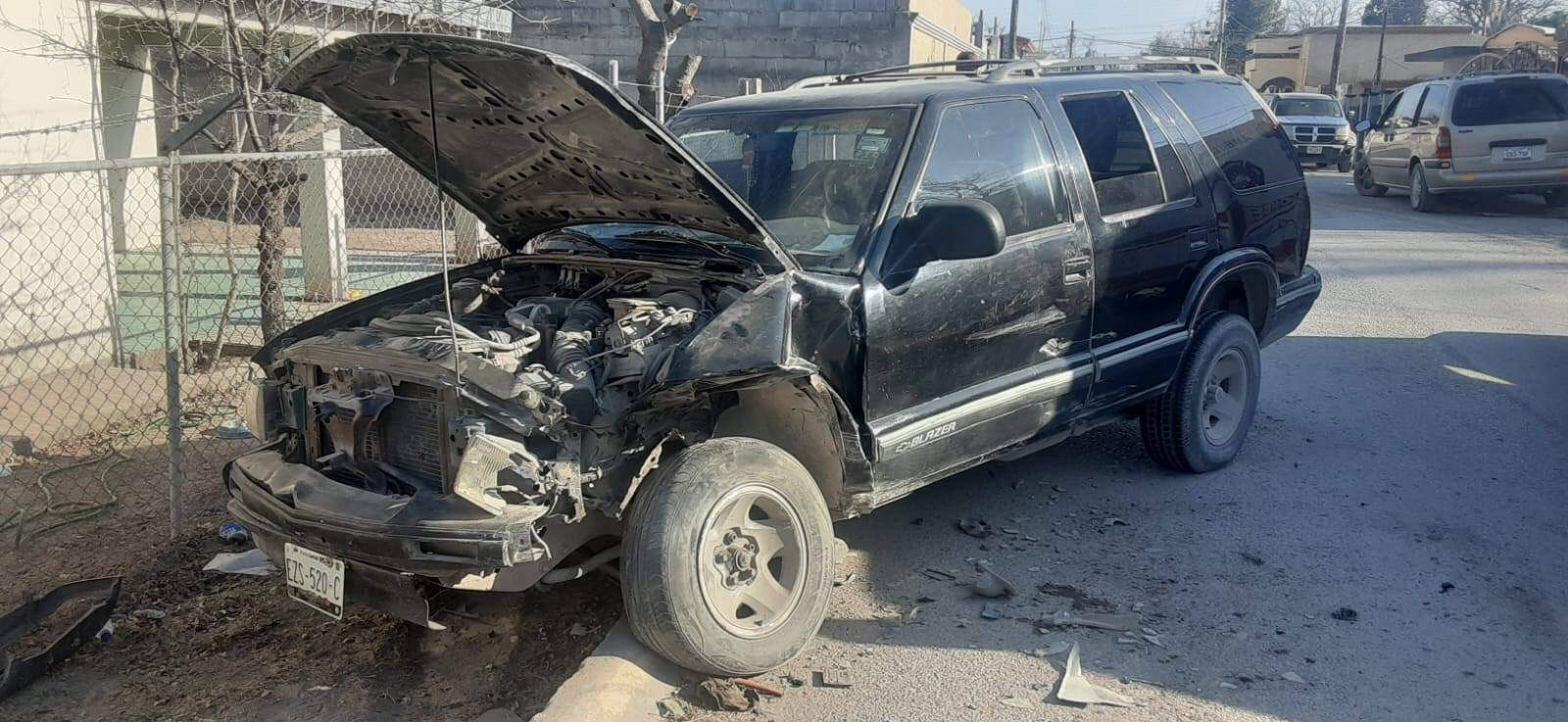 Atienden Bomberos choque frontal en Allende