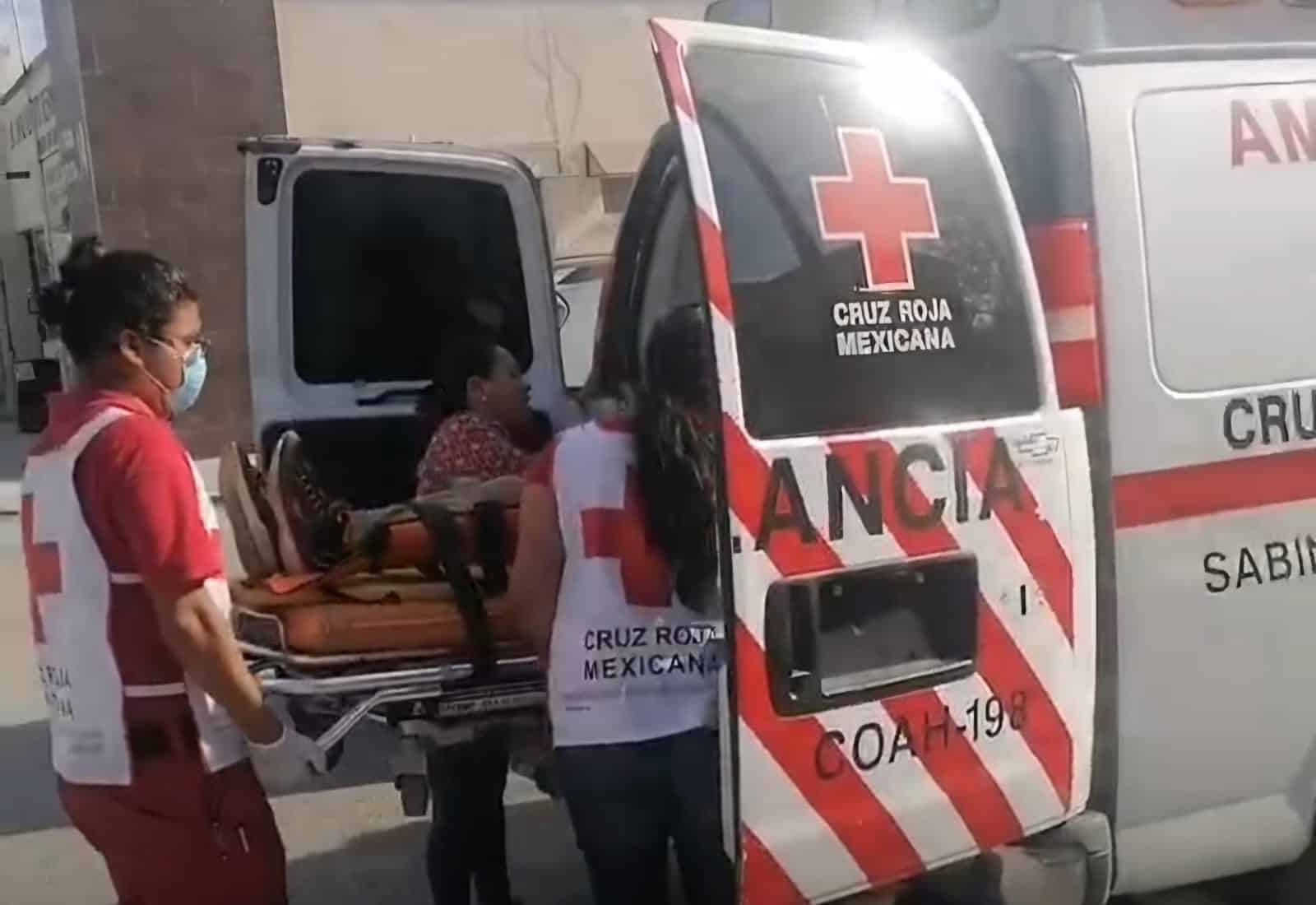 Mujer resulta herida tras ser atropellada en Sabinas