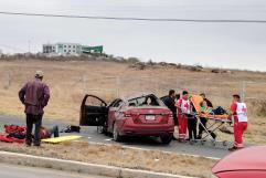 Dos lesionados en volcadura