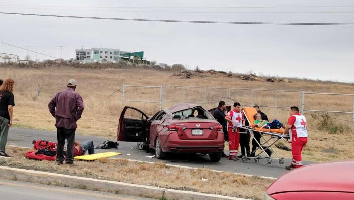 Dos lesionados en volcadura