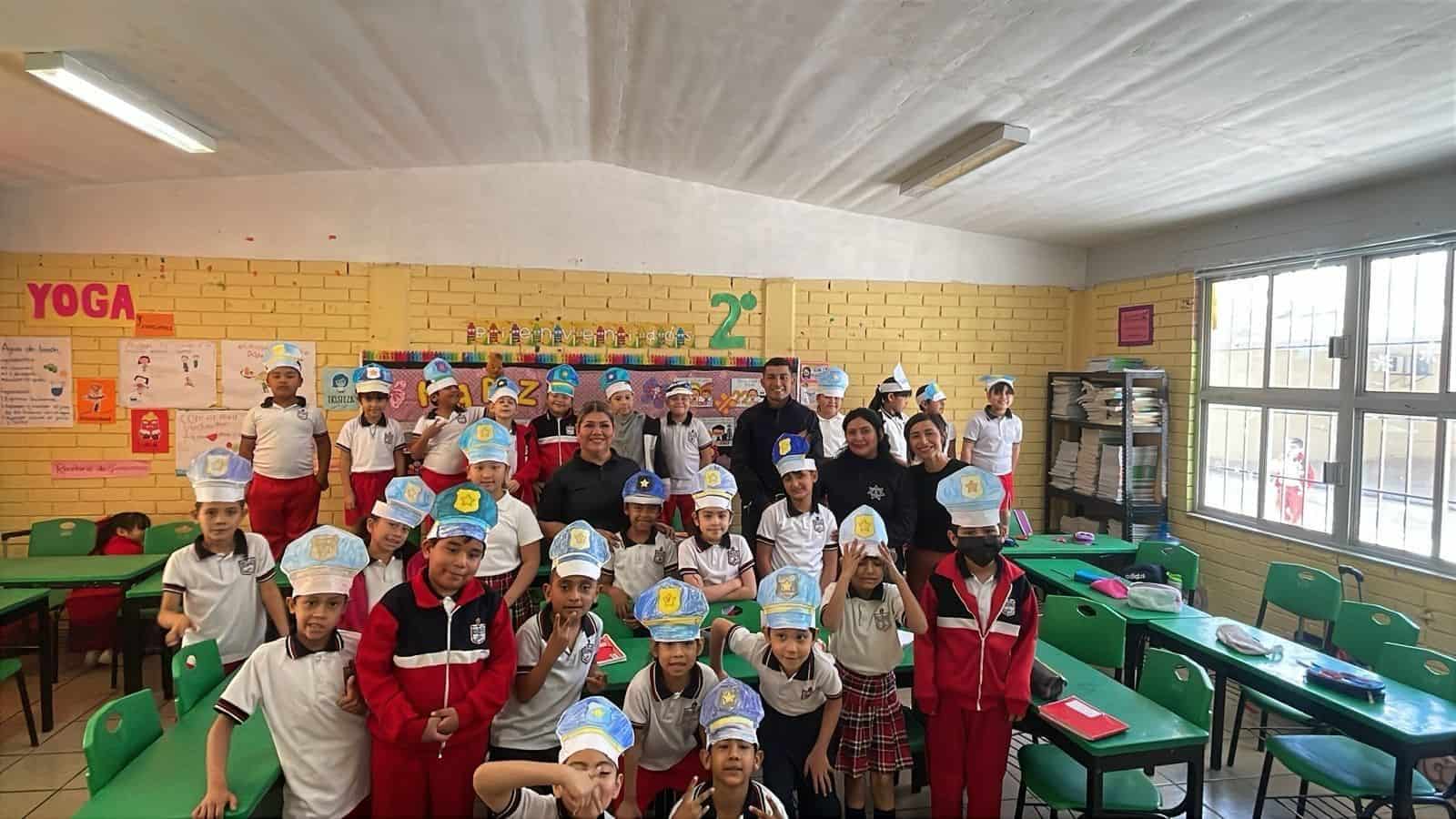Policía Escolar imparte plática Mi Amigo Policía a niños de primaria en Frontera