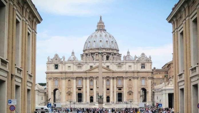 Papa Francisco se mantiene estable tras crisis respiratoria