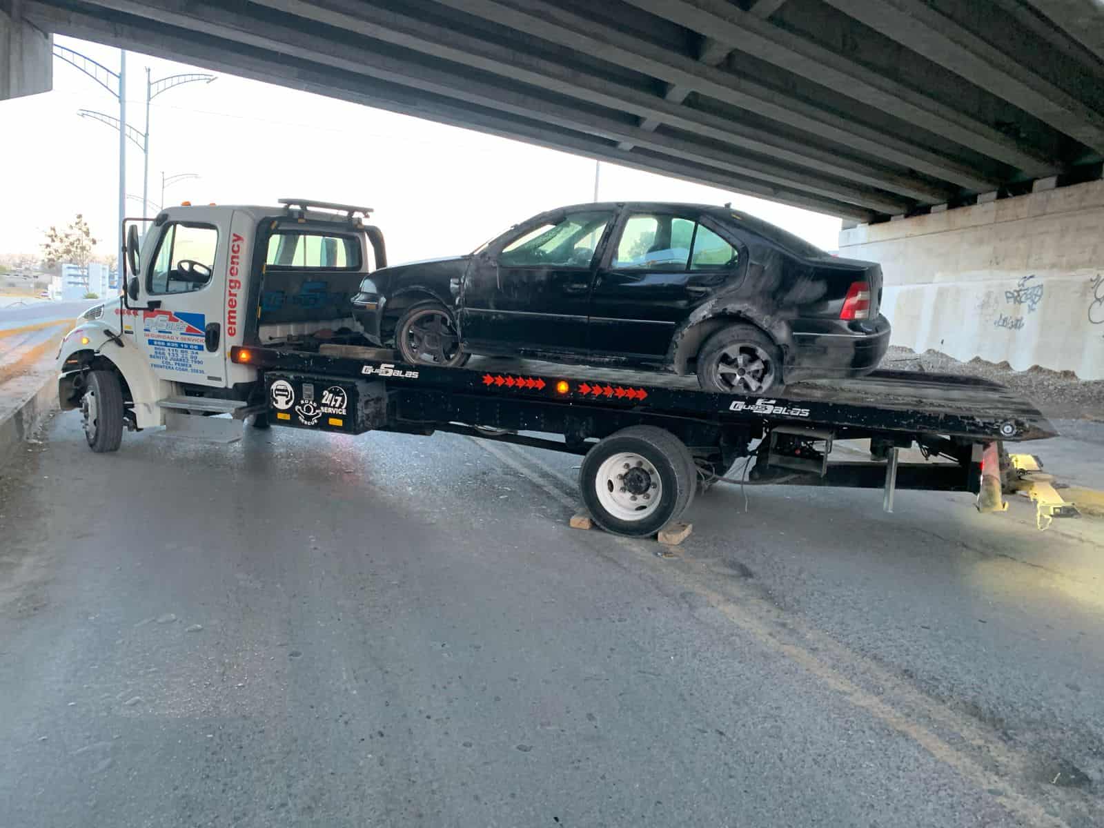 Trepa auto a la banqueta