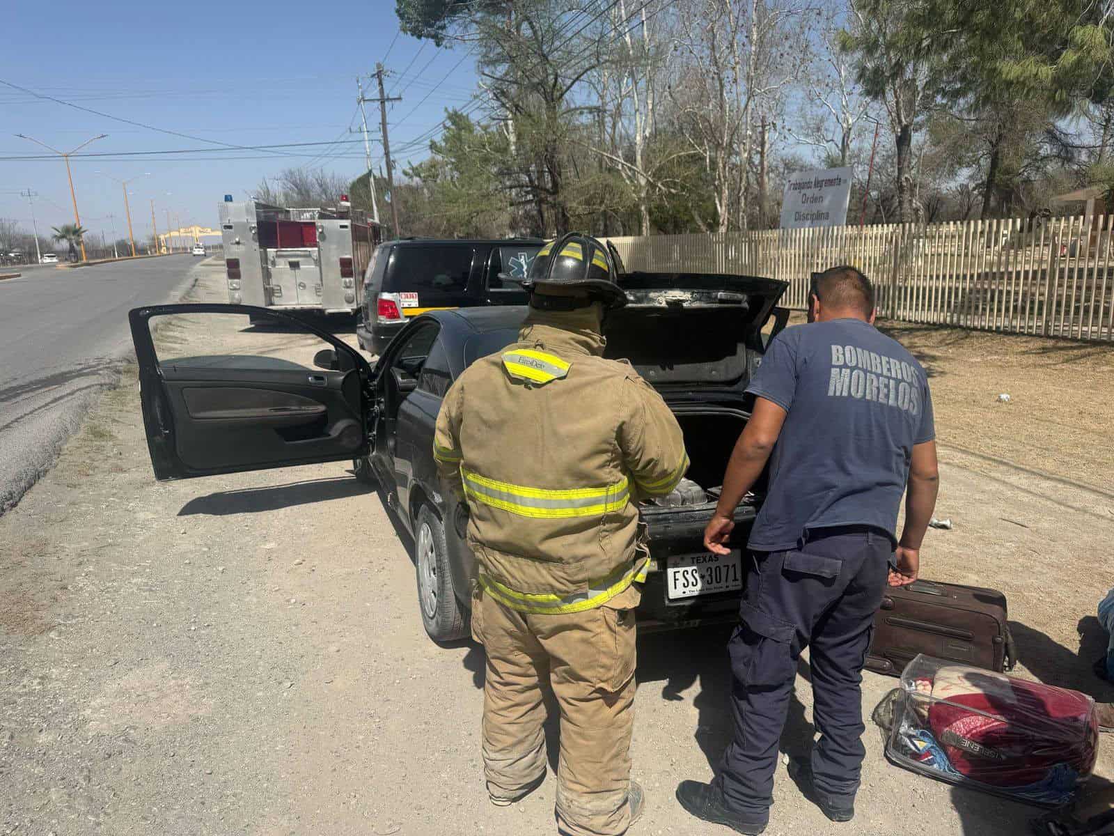 Se incendia auto en Morelos tras falla en cableado