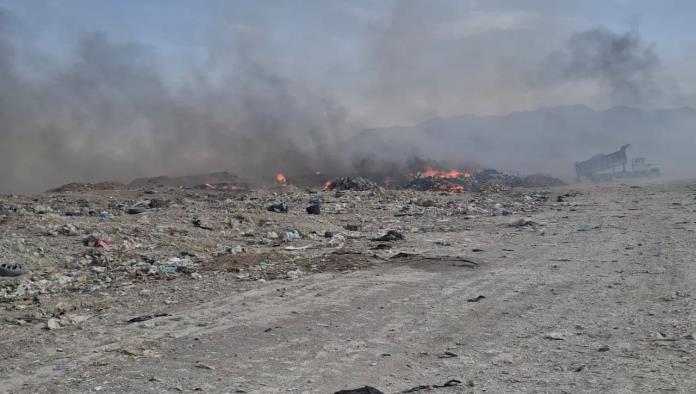 Sofocan incendio en relleno de Frontera