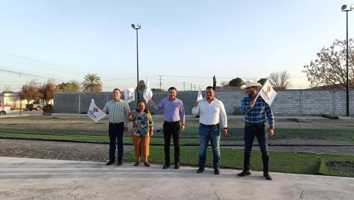 Inicia Hugo cancha de pasto sintético