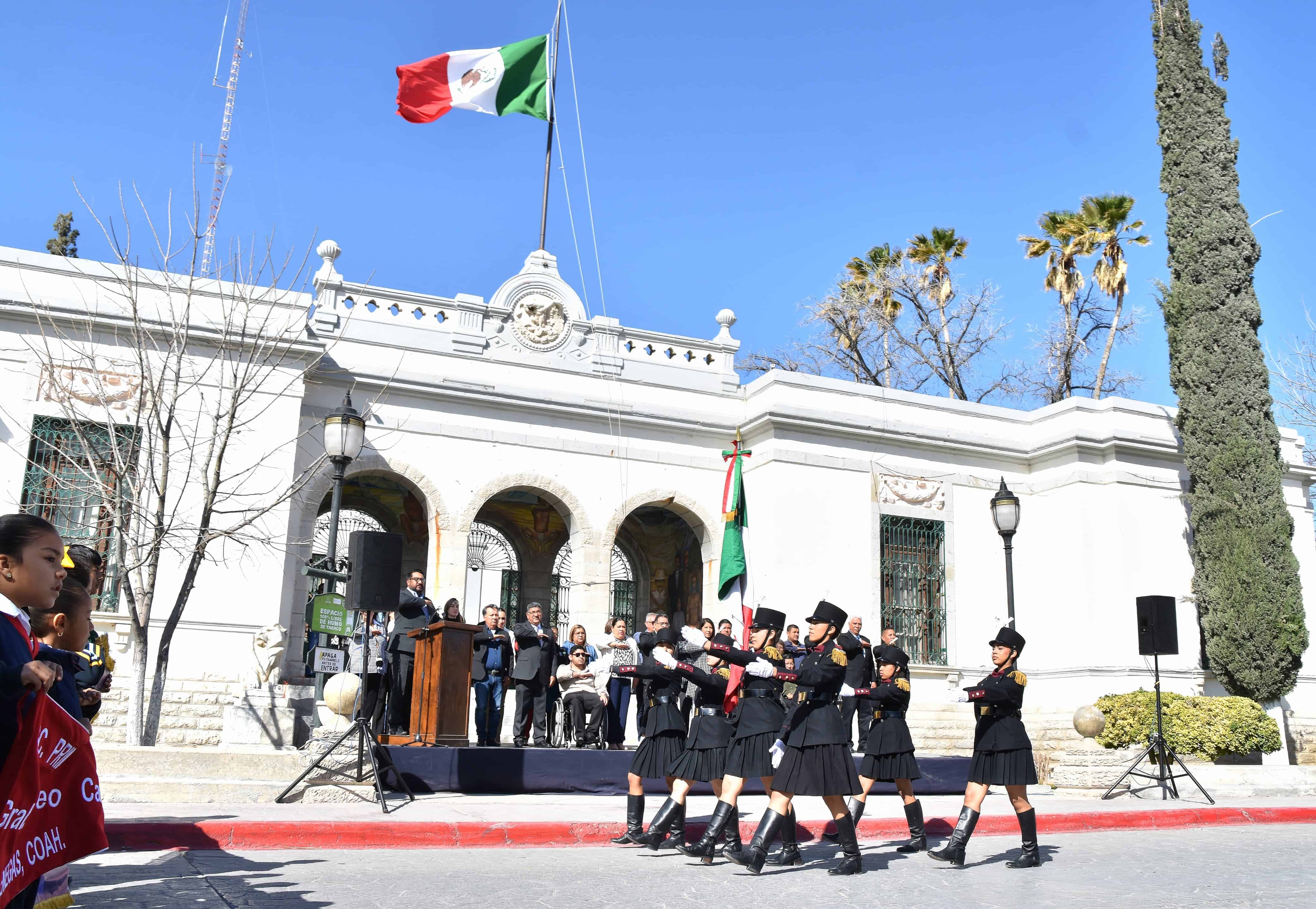 En Cuatro Ciénegas, las autoridades municipales se reunieron para recordar en una ceremonia luctuosa por el aniversario luctuoso del Piloto Aviador Gustavo Adolfo Salinas Camiña.