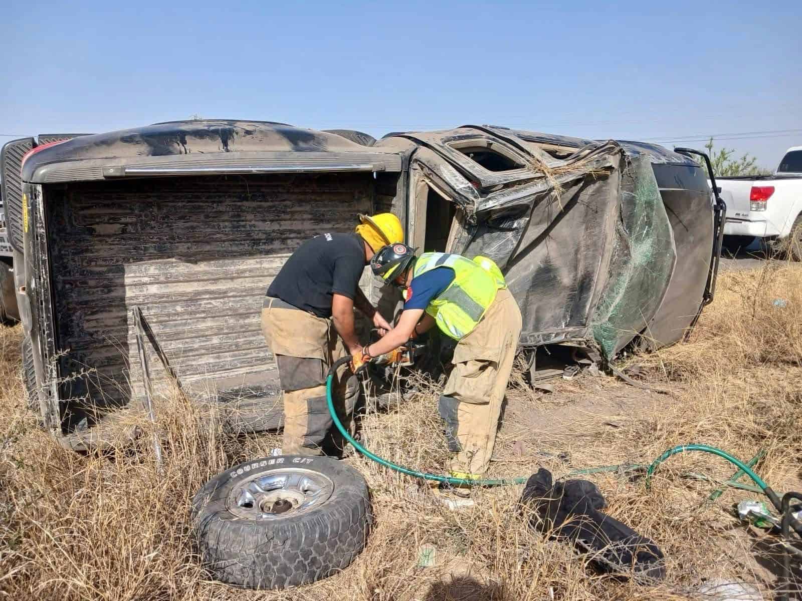 Fallece mujer de la tercera edad en volcadura en la carretera federal 57.