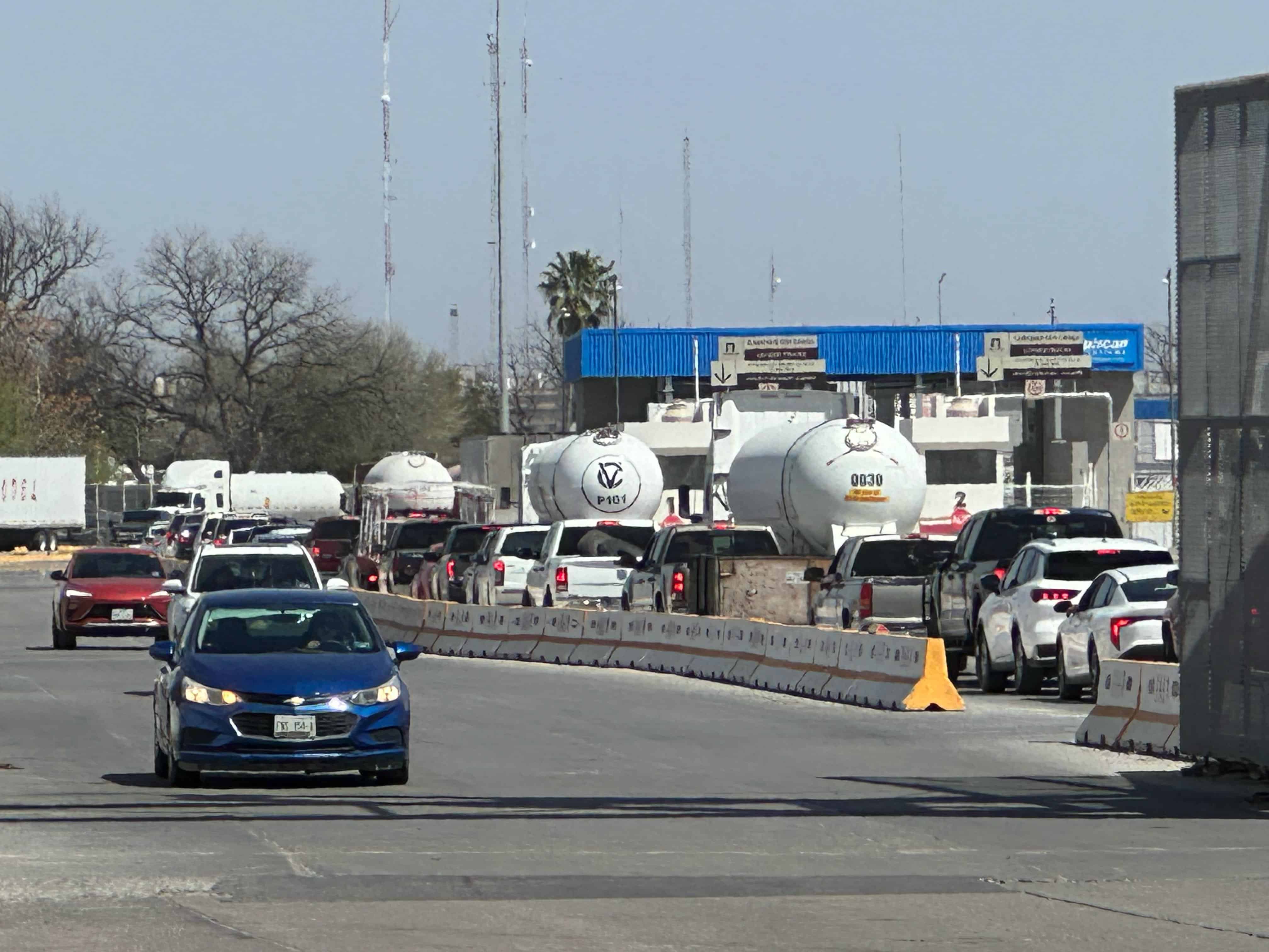 Se Registraron Largas Filas a Eagle Pass en el Puente 2 